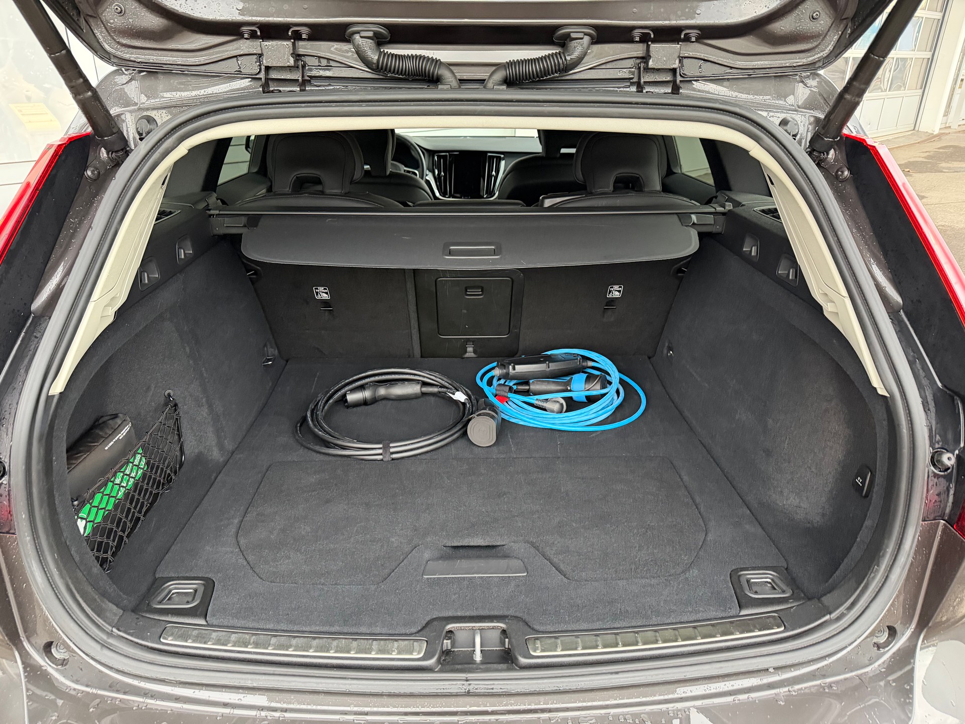 VOLVO V60 T6 eAWD Plus Dark Geartronic-image-18