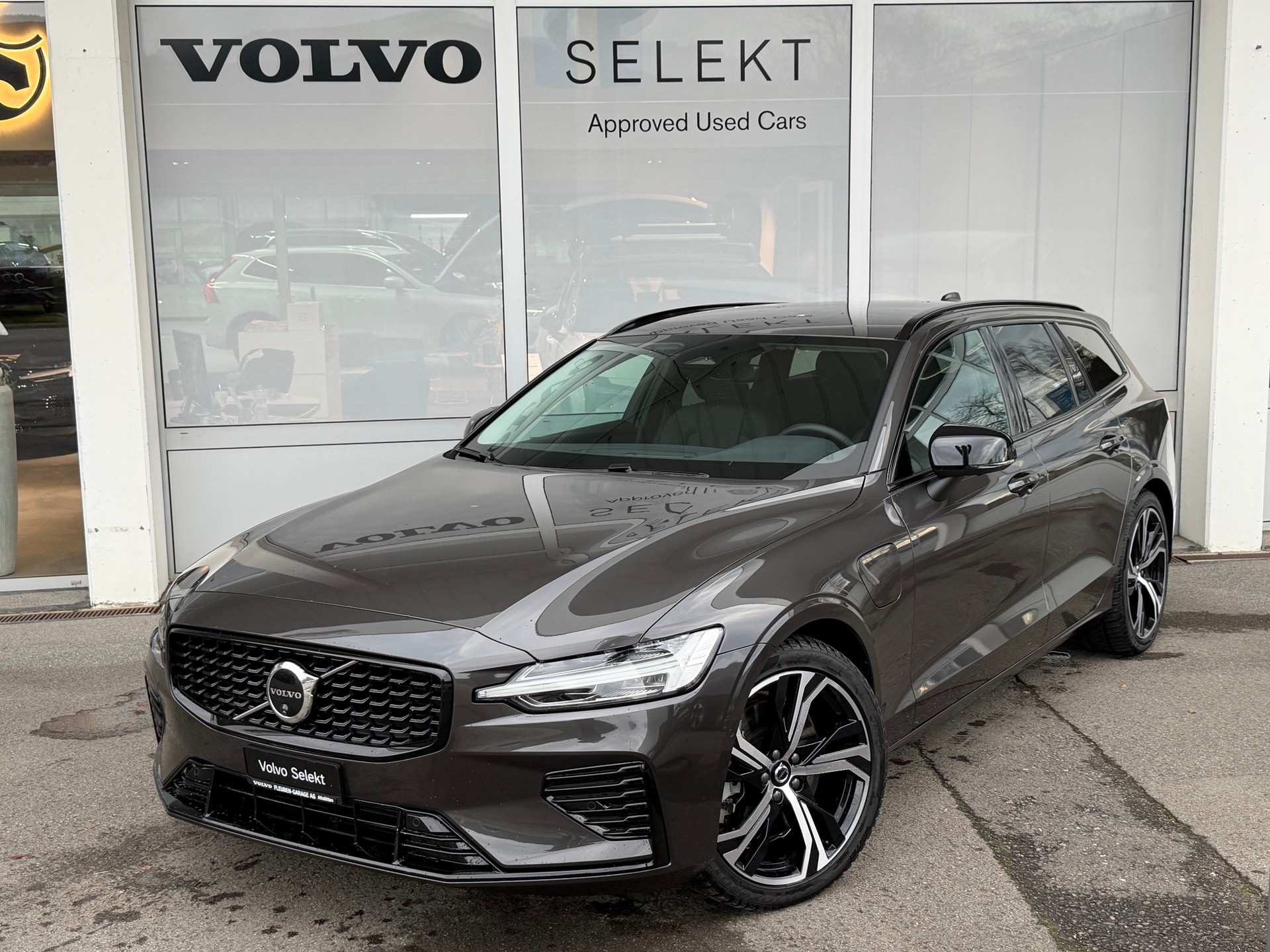 VOLVO V60 T6 eAWD Plus Dark Geartronic