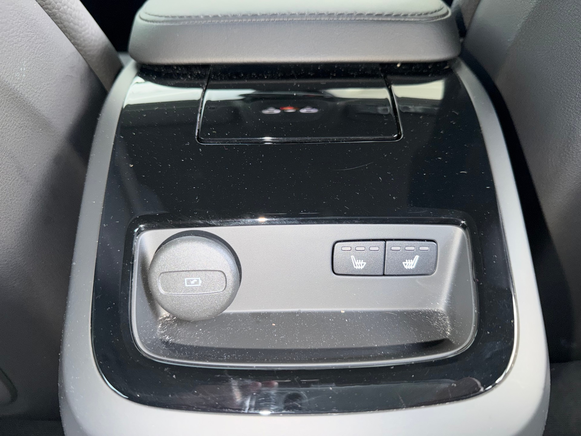 VOLVO V60 T6 eAWD Plus Dark Geartronic-image-6