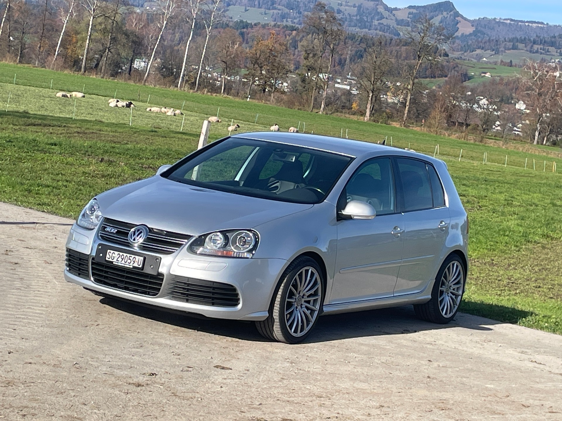 VW Golf V R32 4Motion-image-1