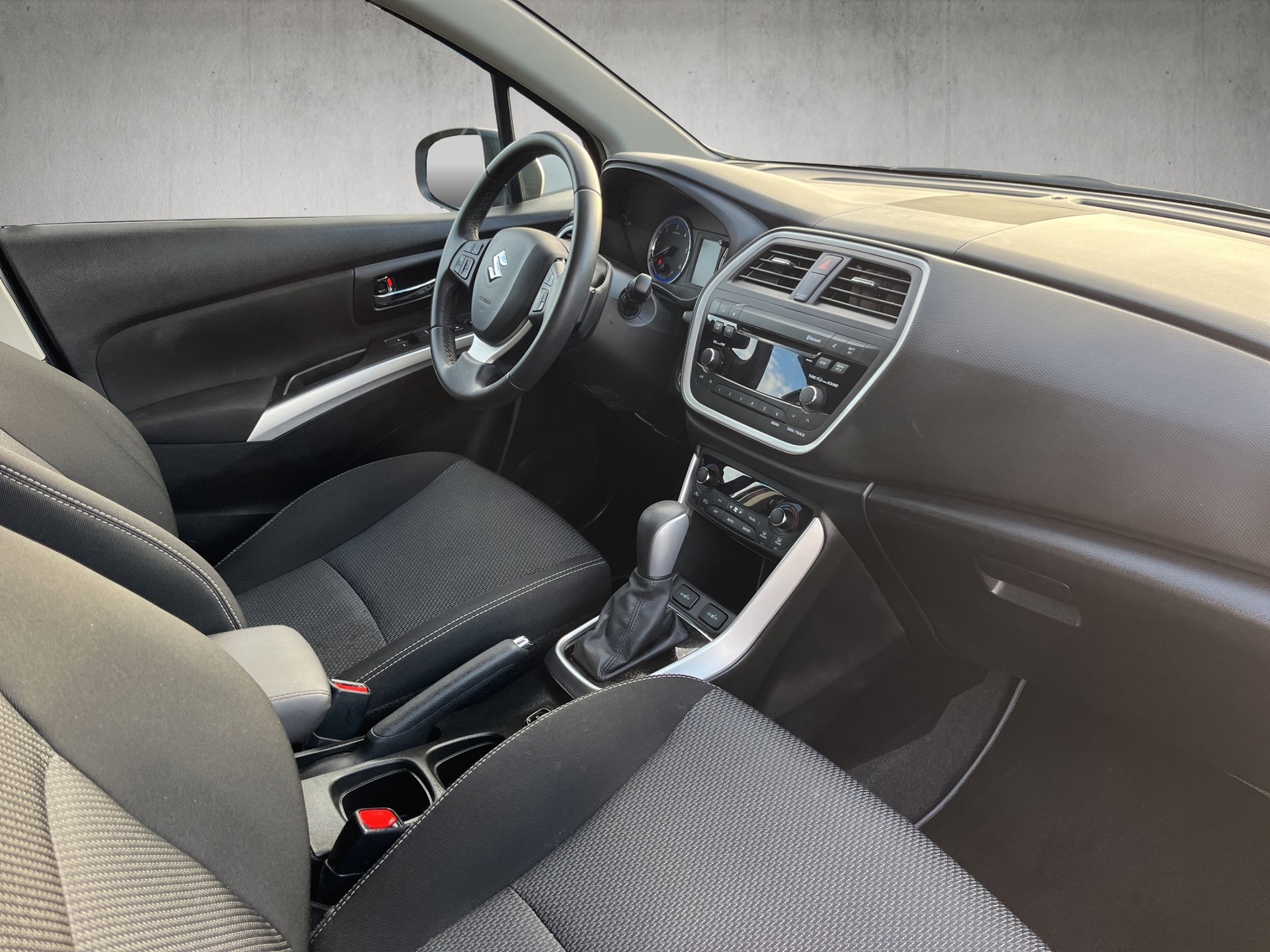 SUZUKI SX4 S-Cross 1.6 TD Compact Top 4WD TCSS-image-9