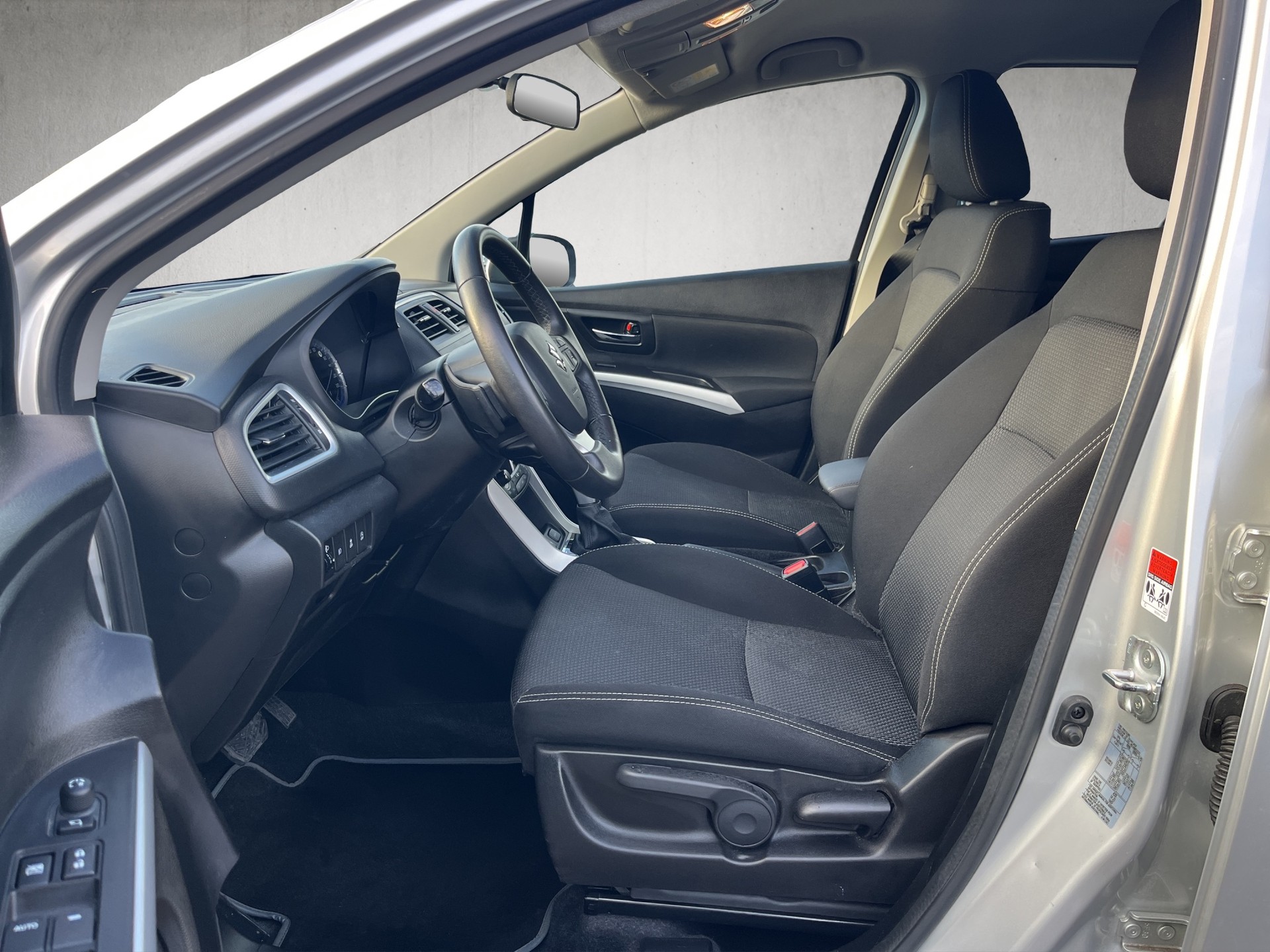 SUZUKI SX4 S-Cross 1.6 TD Compact Top 4WD TCSS-image-10