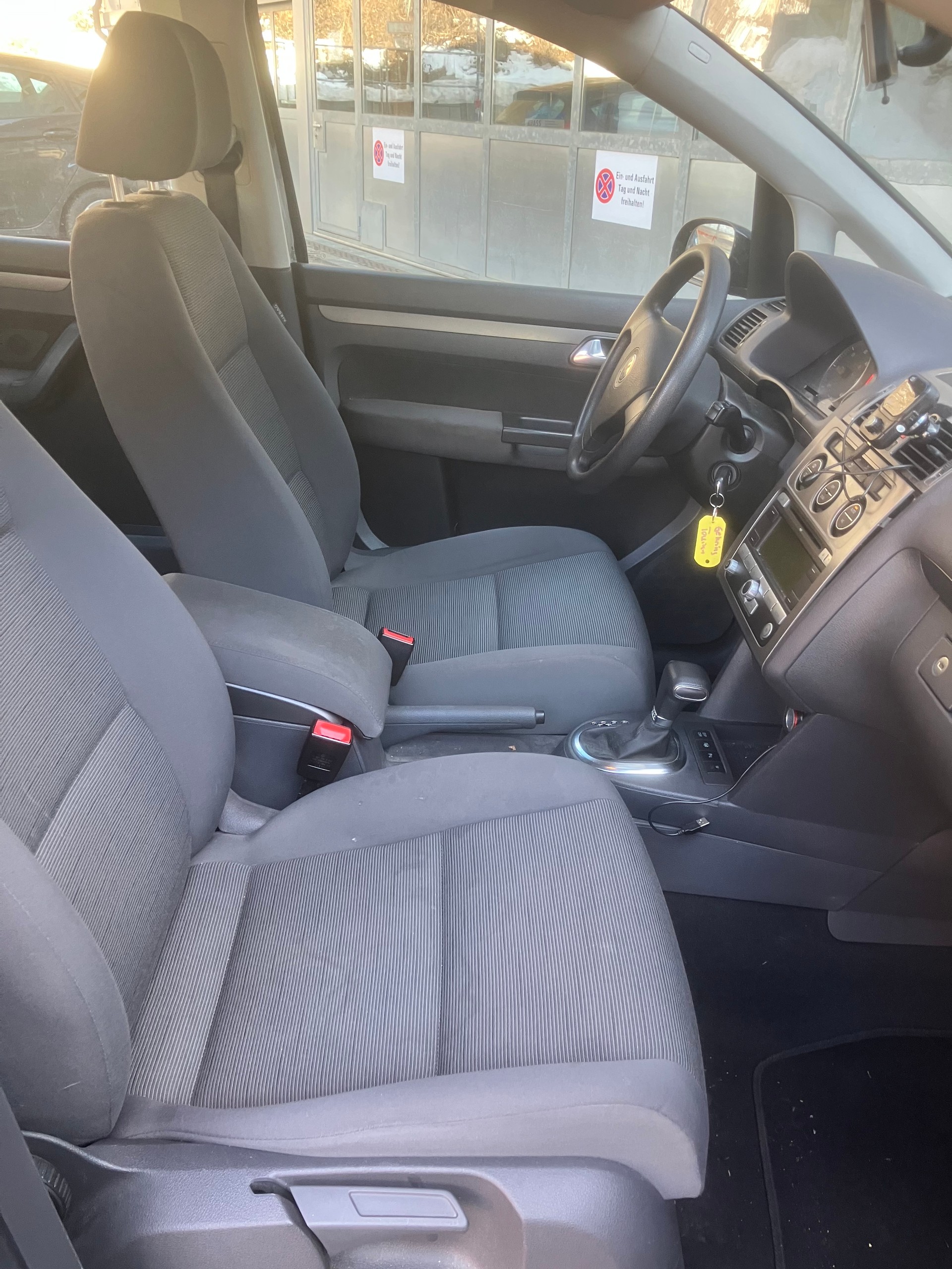 VW Touran 1.9 TDI Trendline DSG-image-4