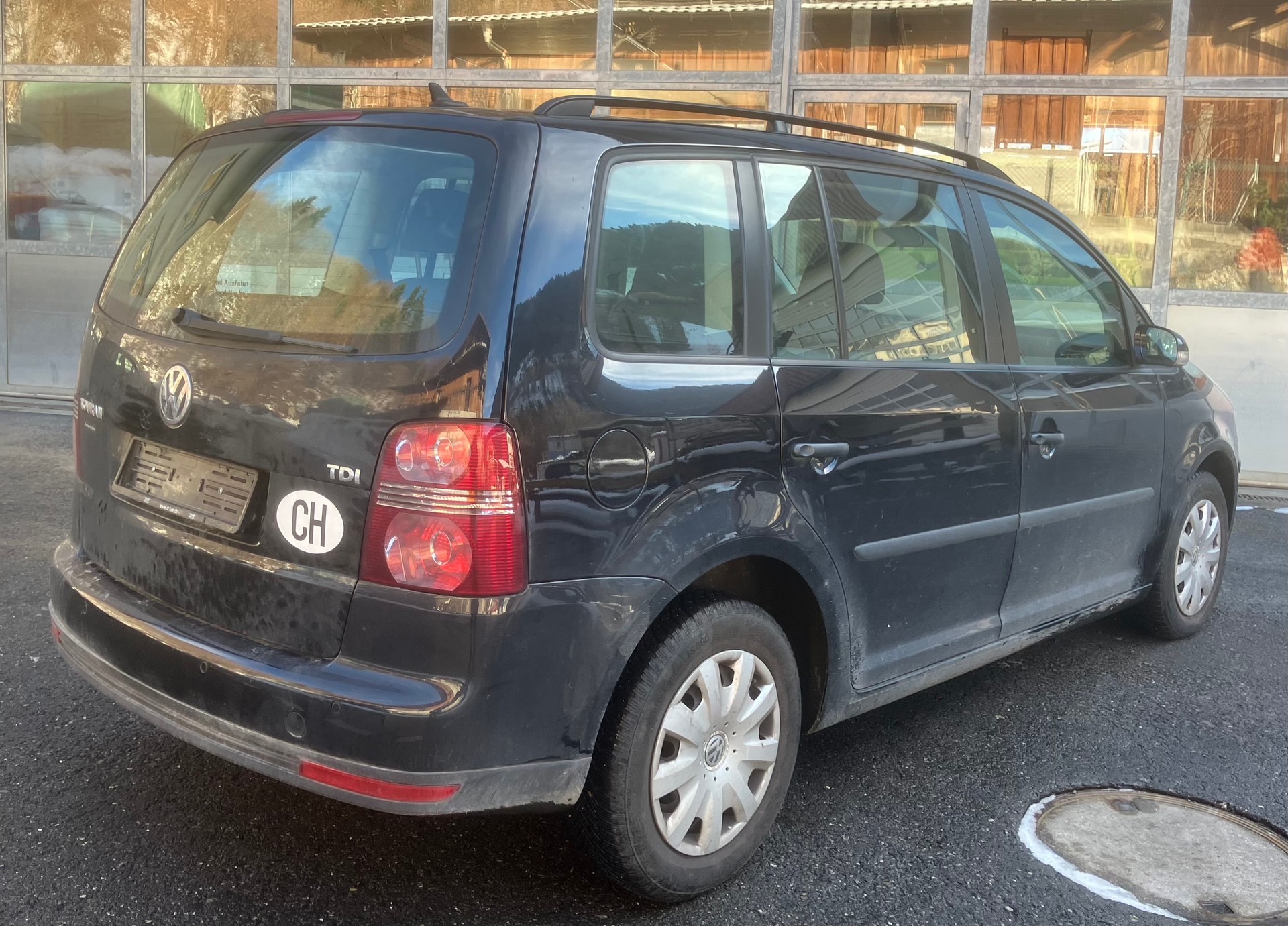 VW Touran 1.9 TDI Trendline DSG-image-2
