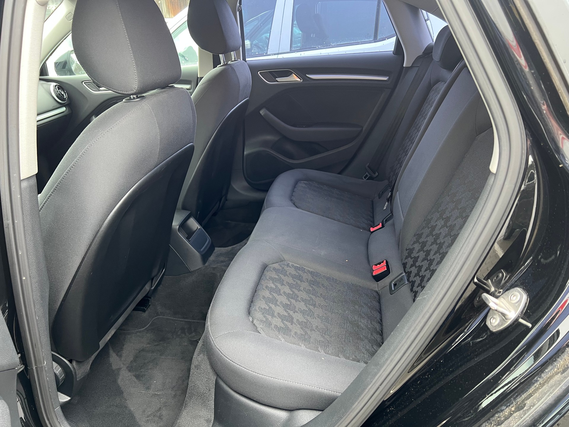 AUDI A3 Limousine 2.0 TDI Attraction-sedan-image-9