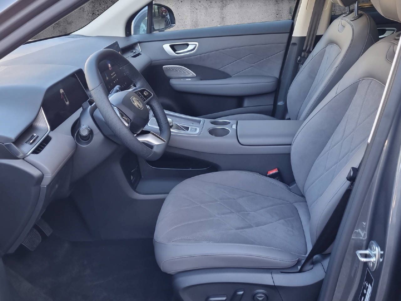 MG S6 EV 77 kWh Luxury 4WD-image-4