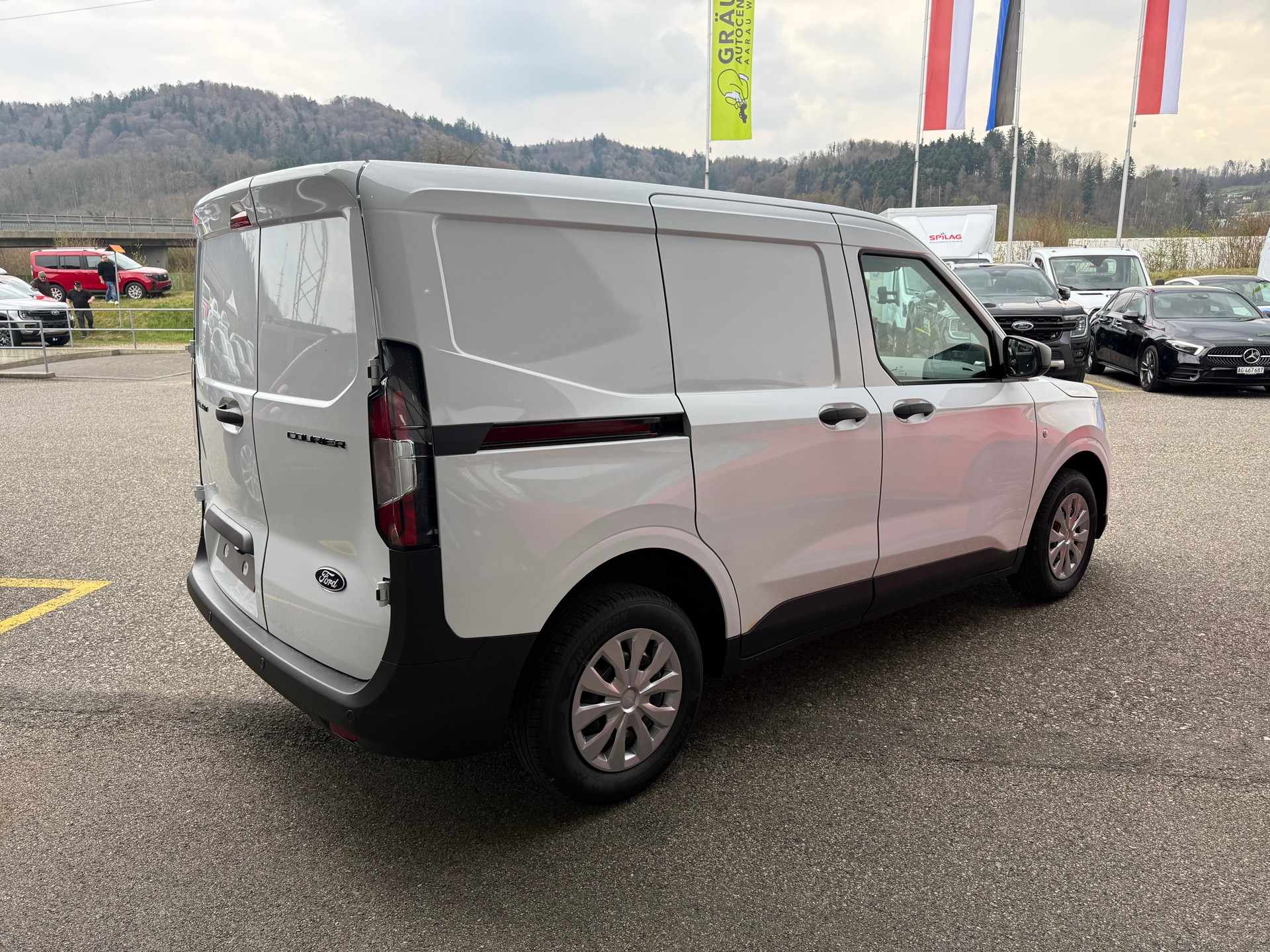 FORD Transit Courier Van 1.0 EcoBoost Trend Automat-image-5