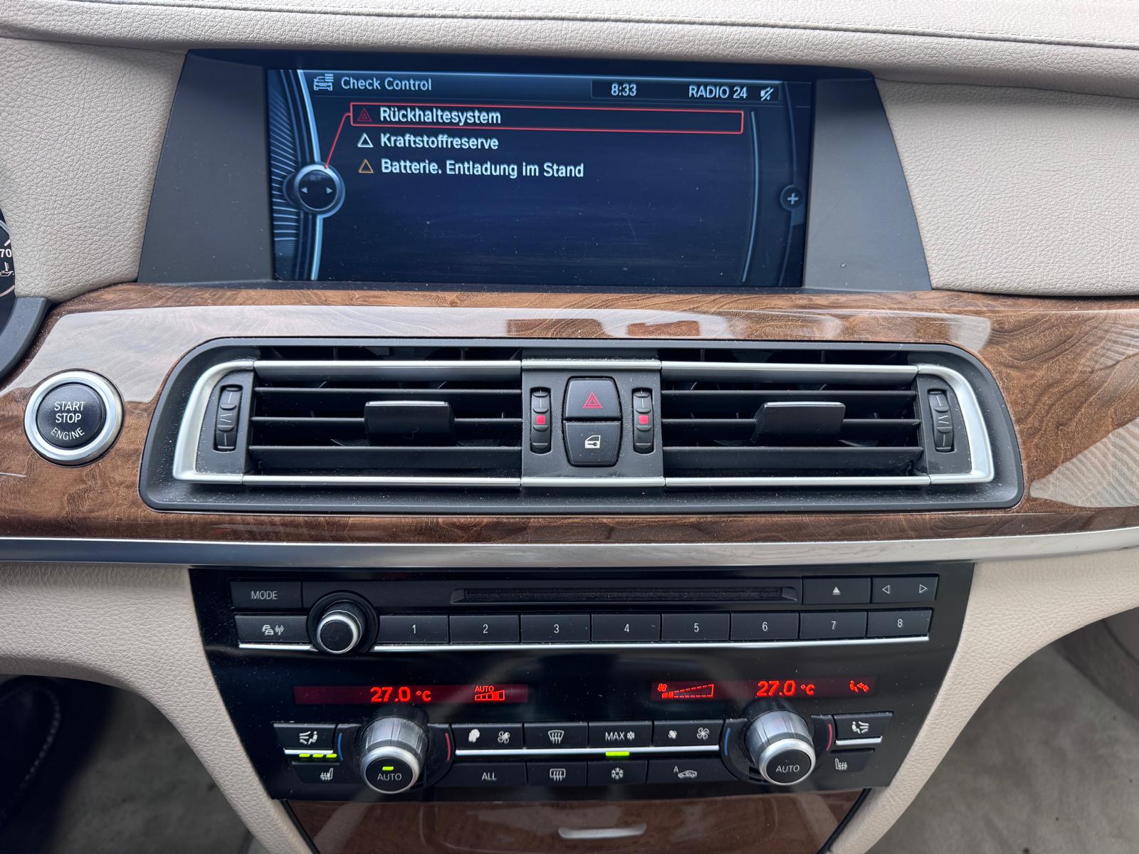 BMW 750i xDrive-image-9