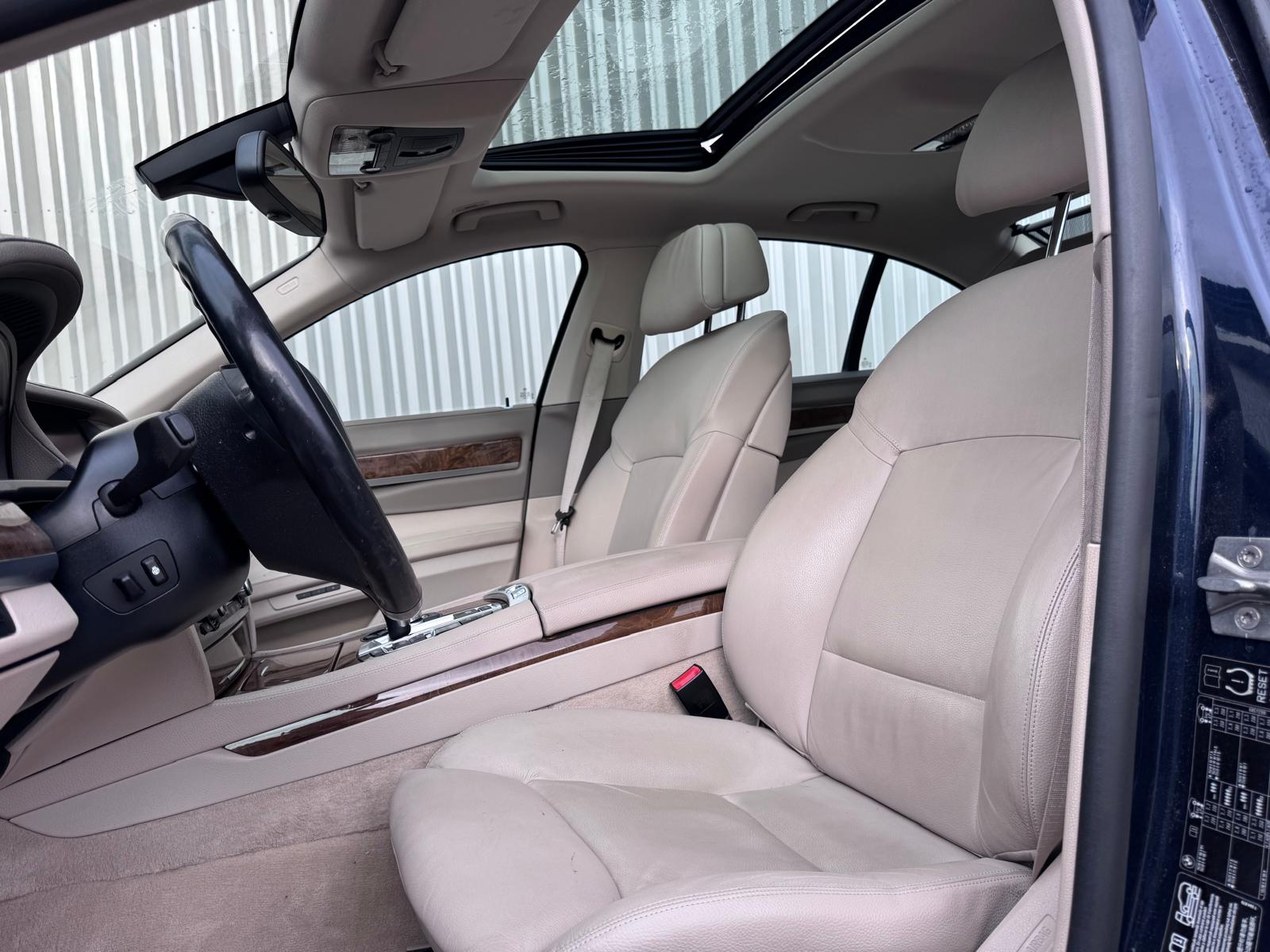 BMW 750i xDrive-image-7
