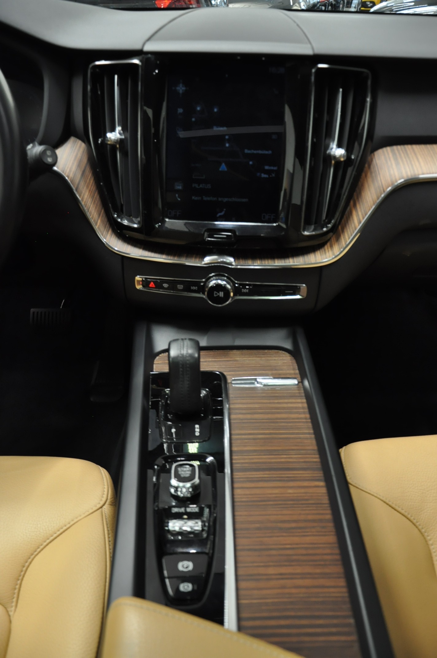 VOLVO XC60 B4 Diesel Mild Hybrid AWD Inscription Geartronic-image-19