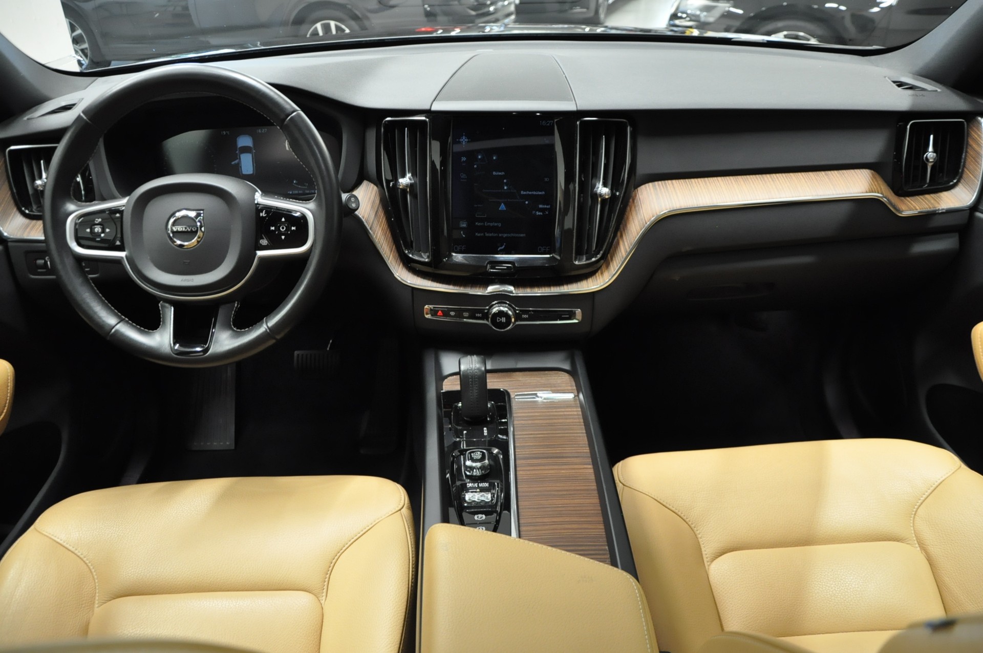 VOLVO XC60 B4 Diesel Mild Hybrid AWD Inscription Geartronic-image-17