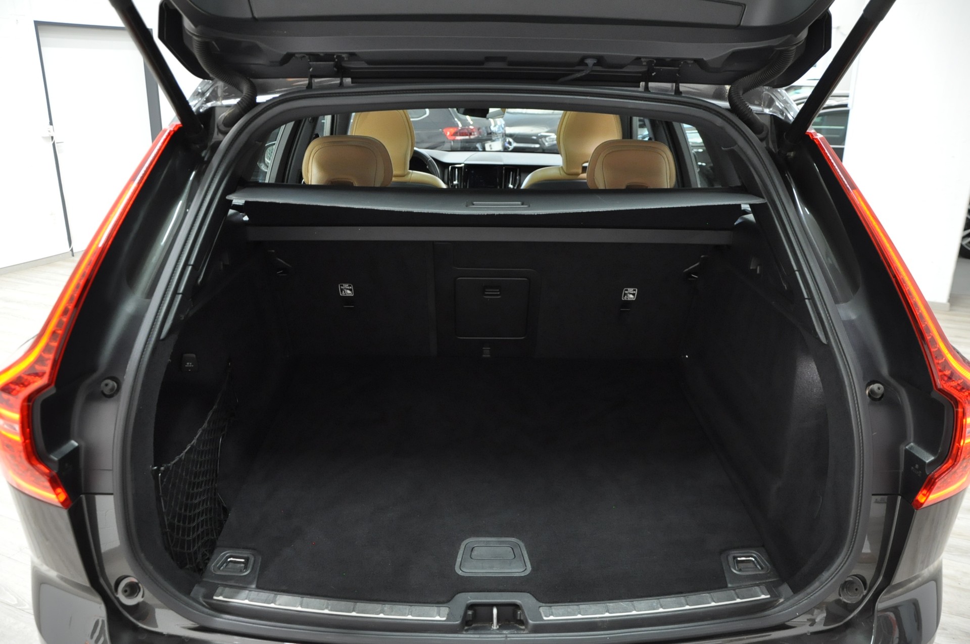 VOLVO XC60 B4 Diesel Mild Hybrid AWD Inscription Geartronic-image-21
