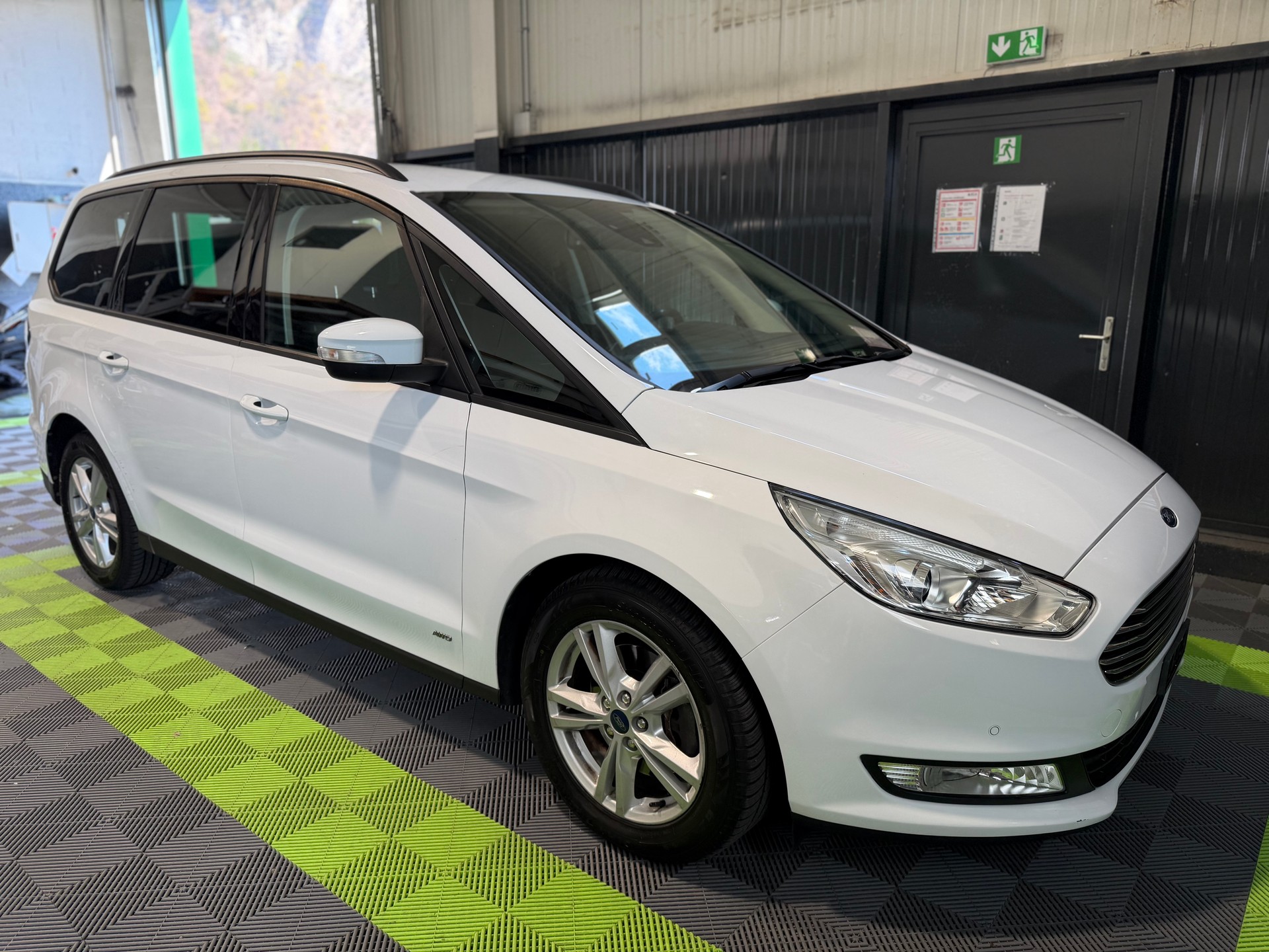 FORD Galaxy 2.0 TDCi Titanium AWD Automatic-image-4