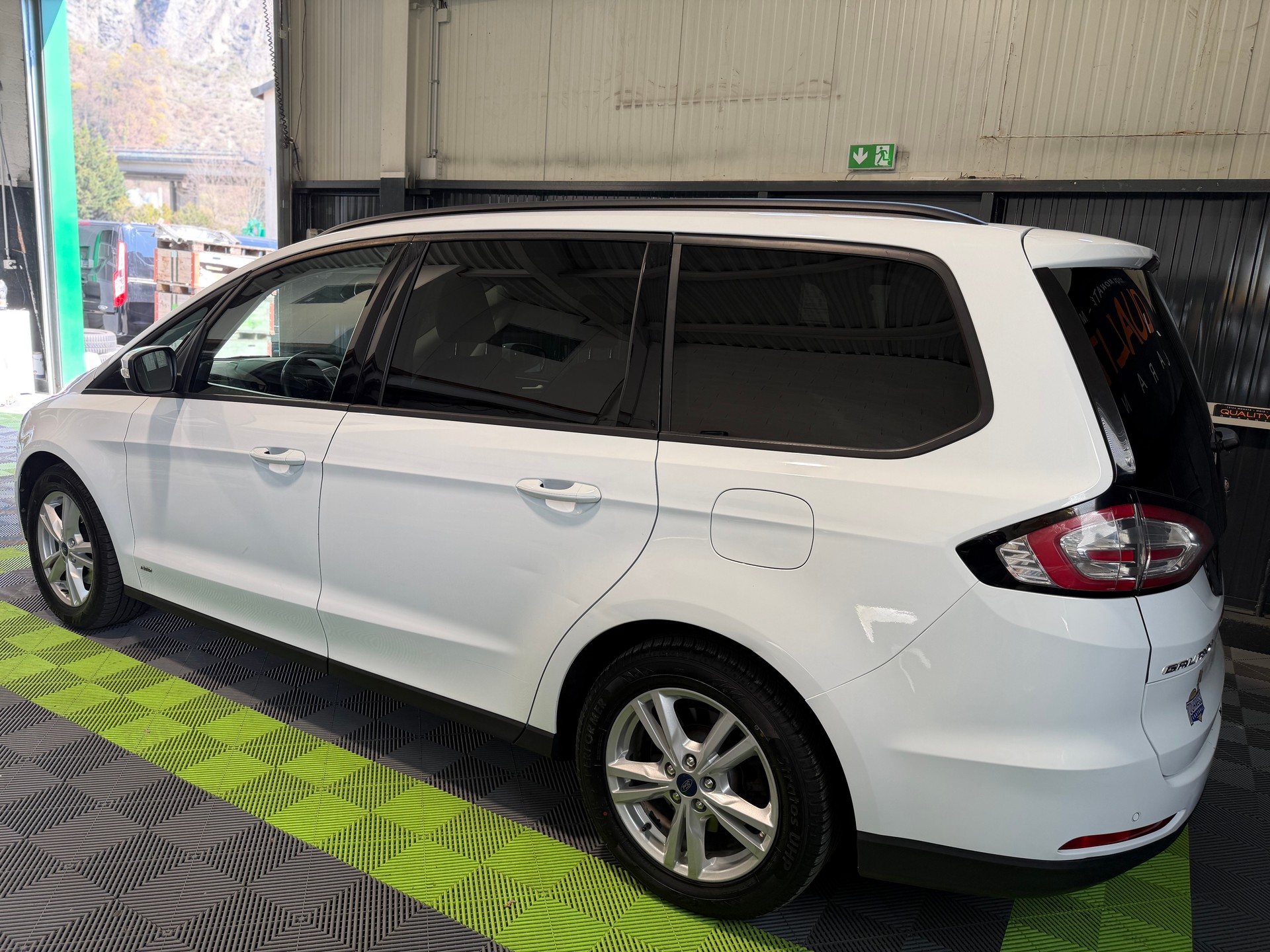 FORD Galaxy 2.0 TDCi Titanium AWD Automatic-image-7