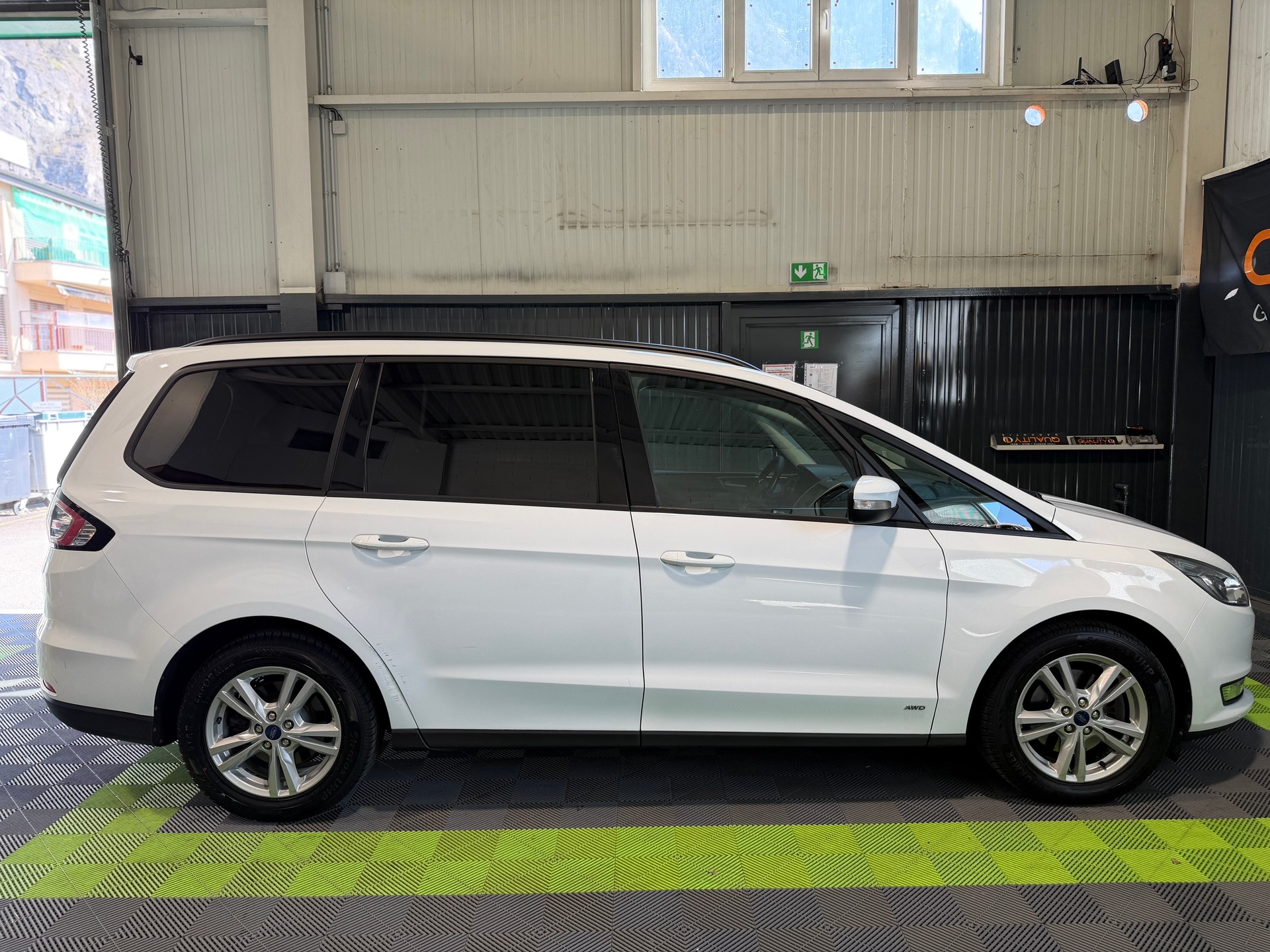 FORD Galaxy 2.0 TDCi Titanium AWD Automatic-image-3