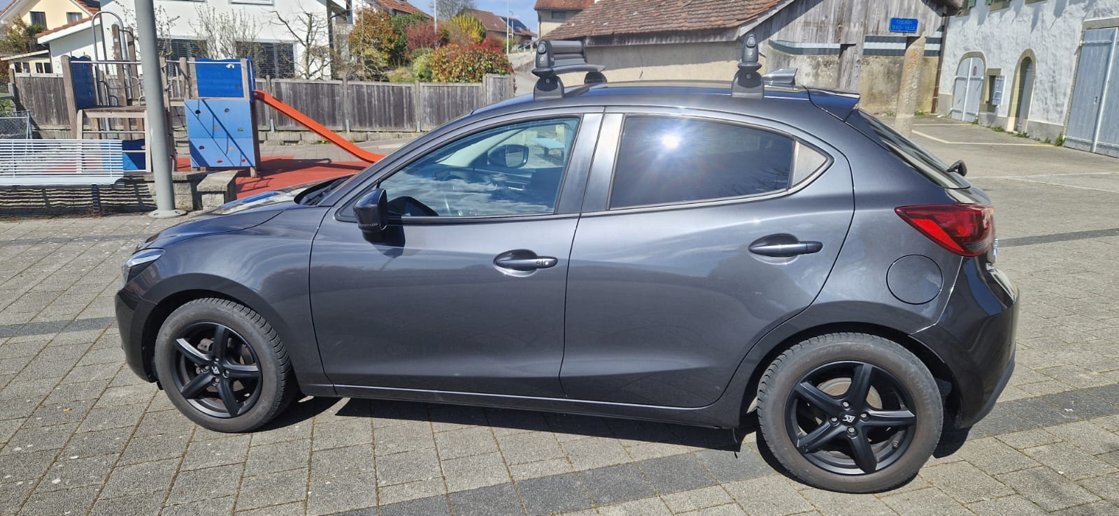 MAZDA 2 SKYACTIV-G 115 Revolution-image-2