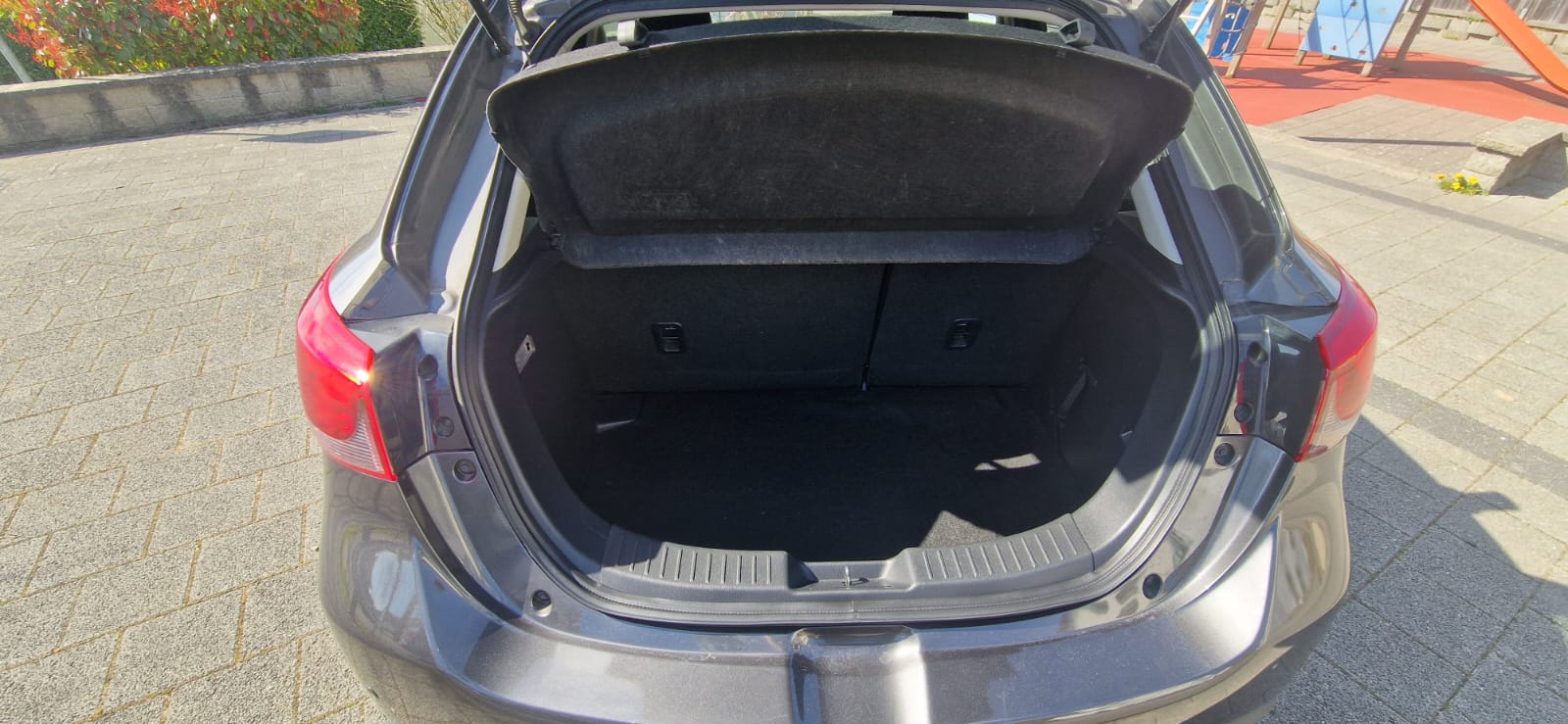MAZDA 2 SKYACTIV-G 115 Revolution-image-7