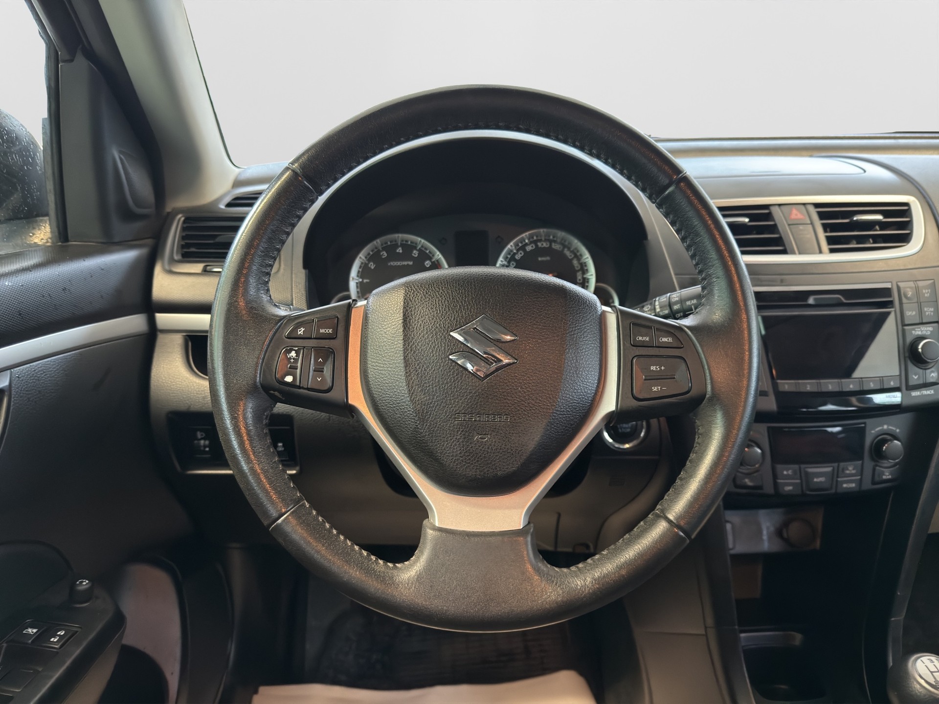SUZUKI Swift 1.2i 16V GL 4x4-image-9