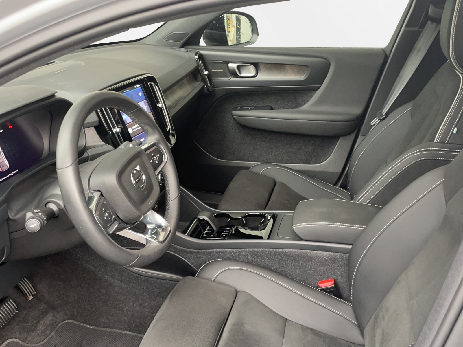 VOLVO C40 P8 Twin Recharge Ultimate AWD-showroom-element-3