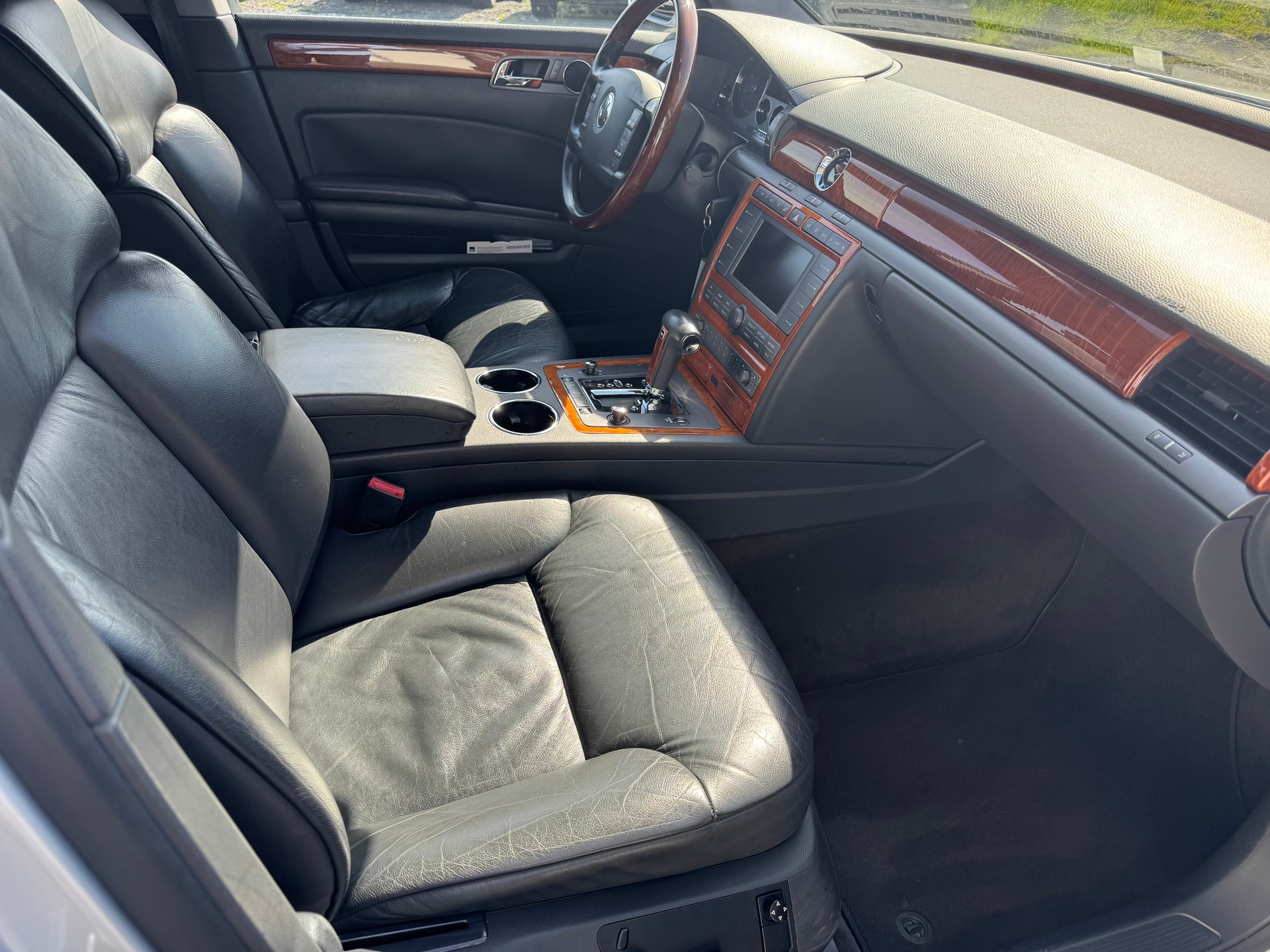 VW Phaeton 3.2 V6 4Motion-image-6