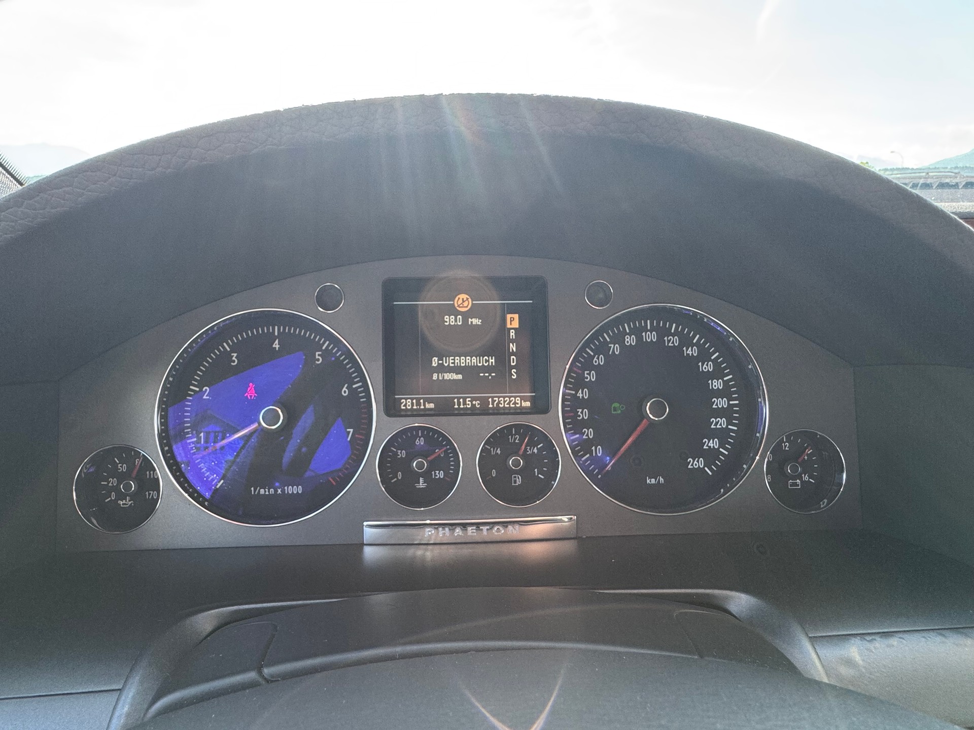 VW Phaeton 3.2 V6 4Motion-image-10