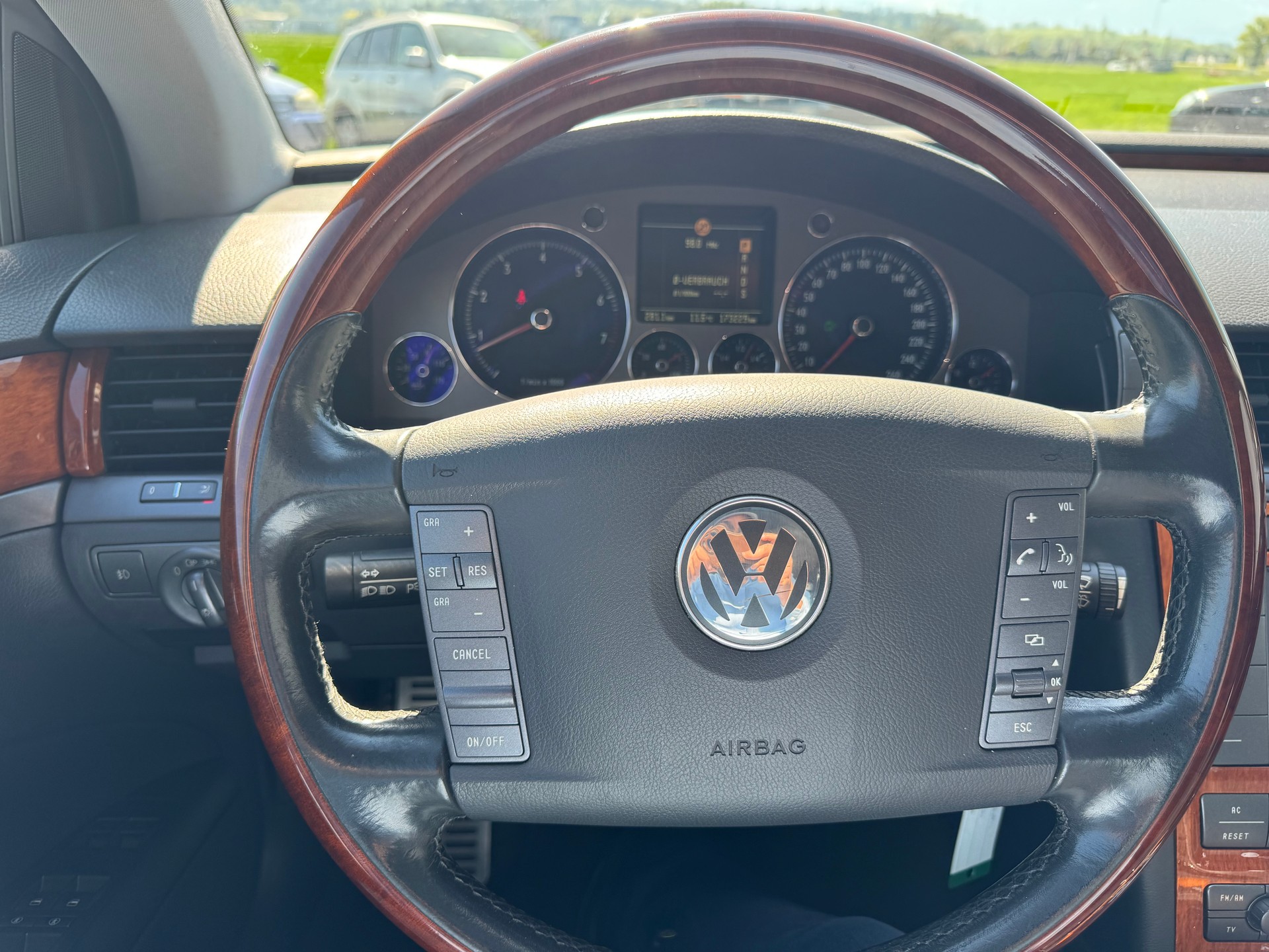 VW Phaeton 3.2 V6 4Motion-image-11