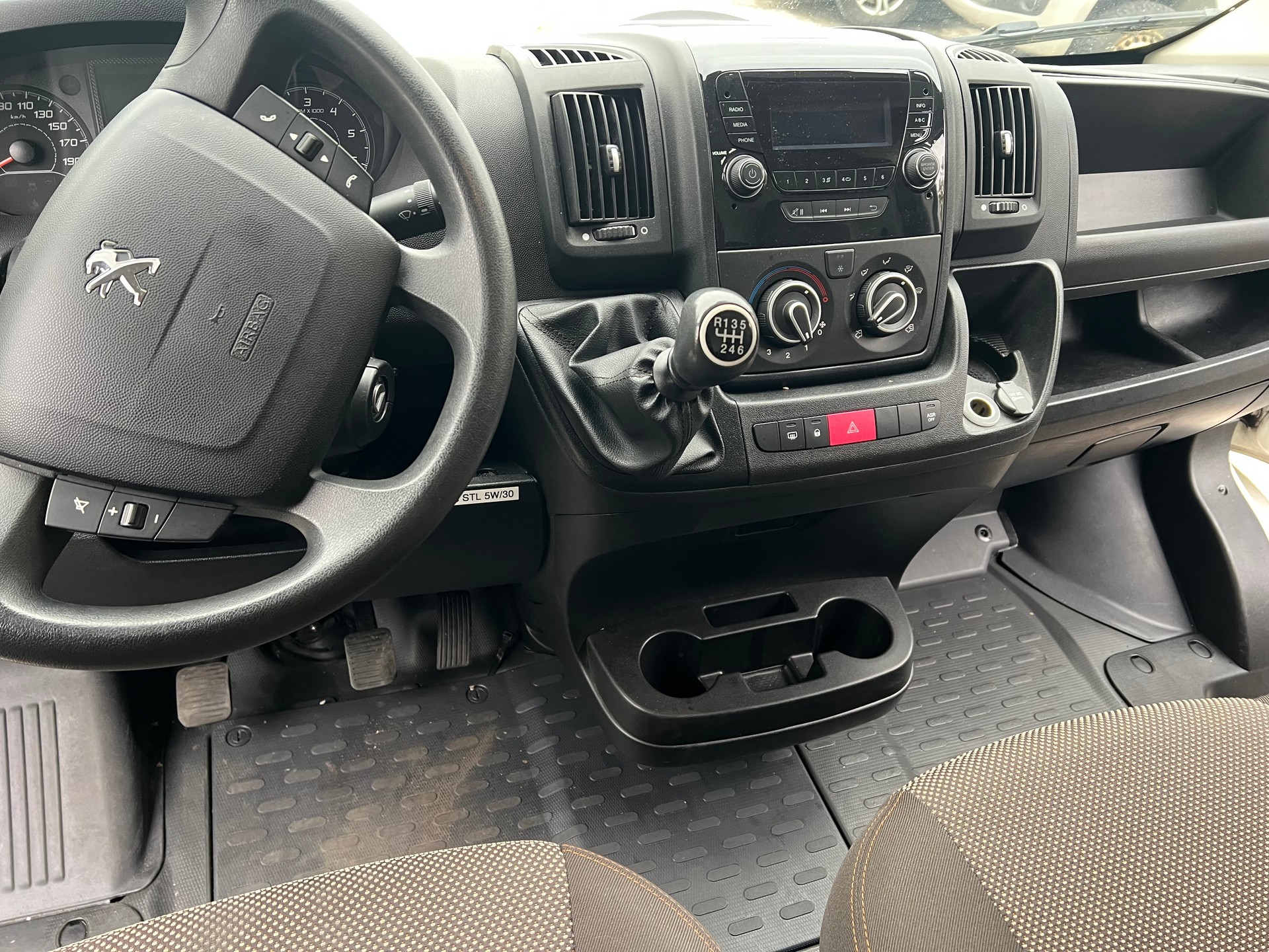 PEUGEOT Boxer 2.2 HDI 333 Pro L2H2-image-9