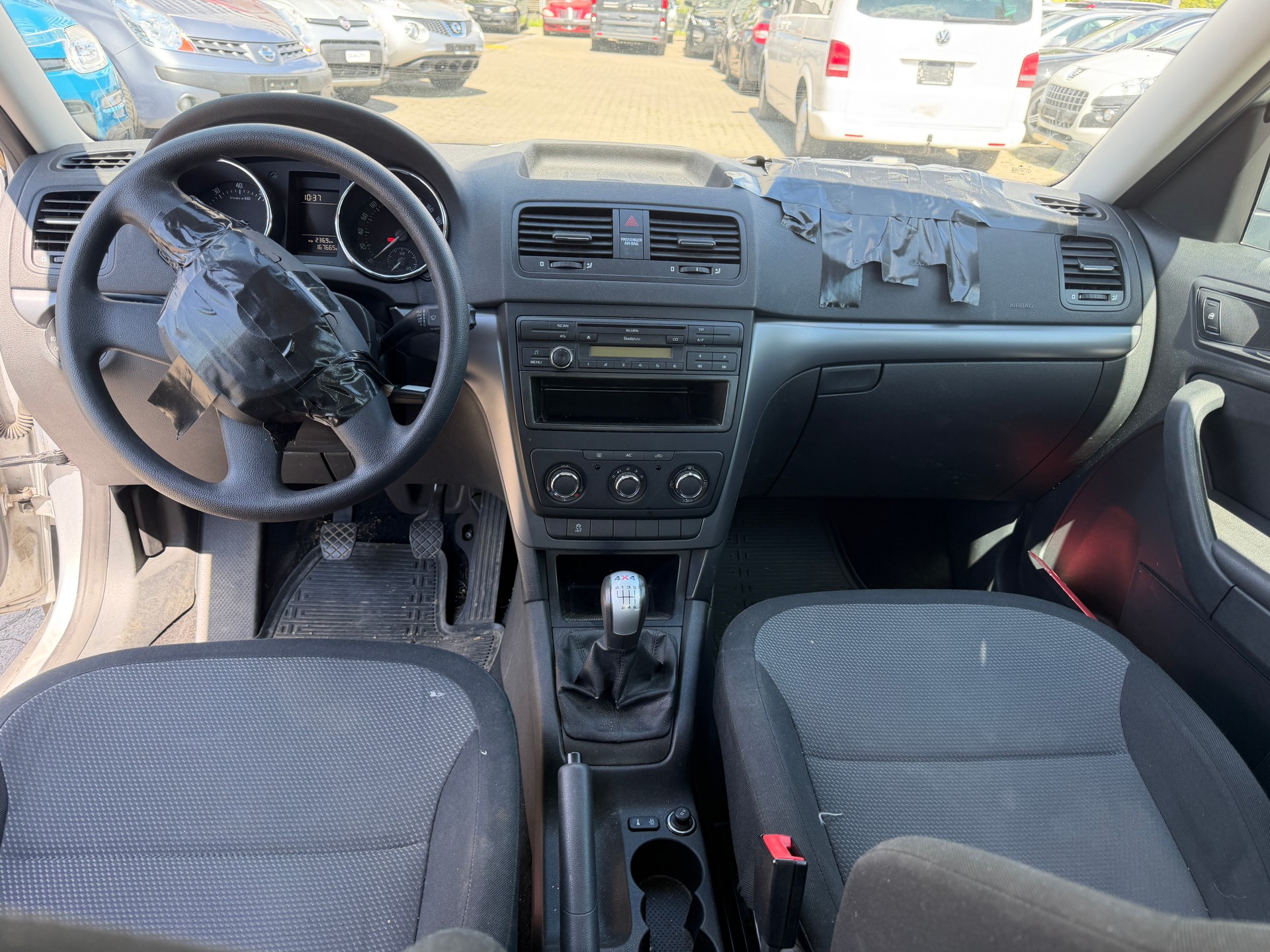 SKODA Yeti 1.8 TSI Entry 4x4-image-11