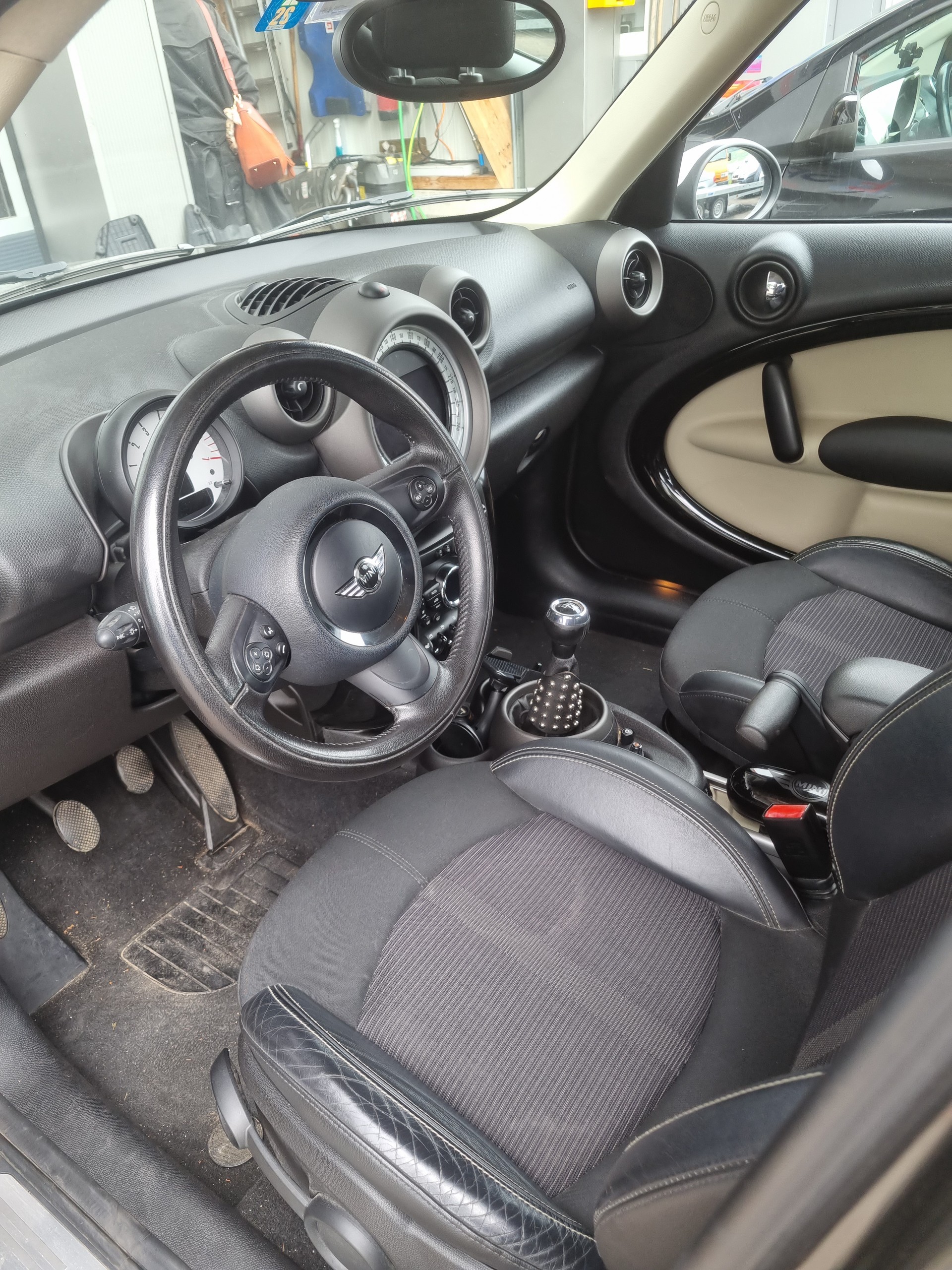MINI Countryman Cooper D ALL4-image-5
