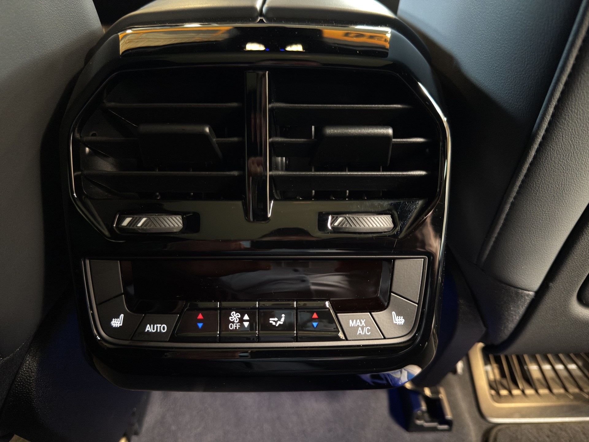 BMW iX M60-image-11