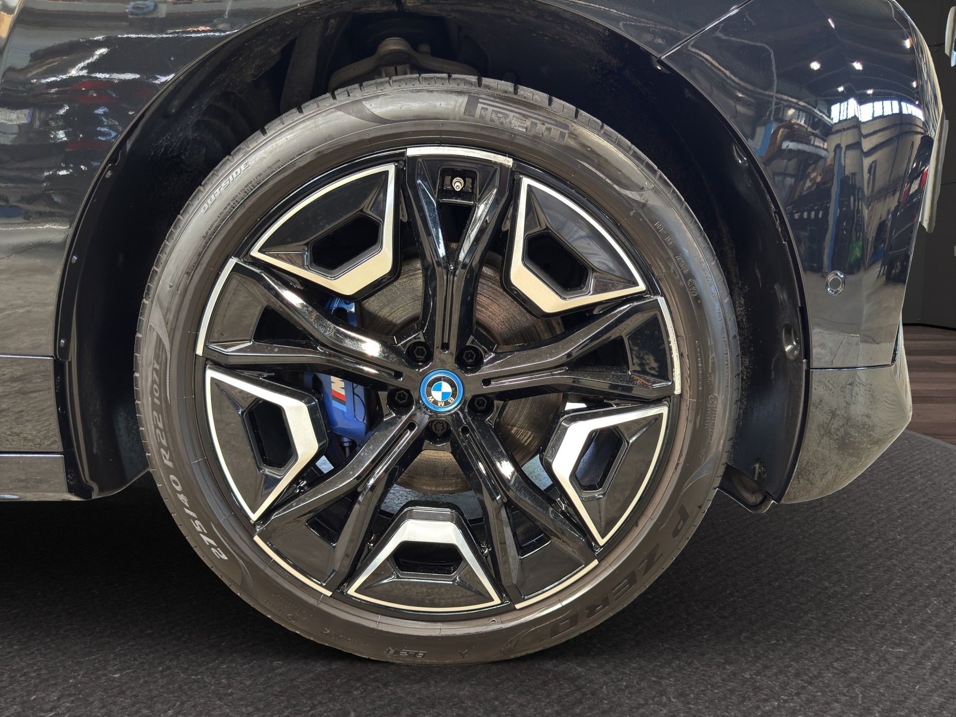 BMW iX M60-image-15