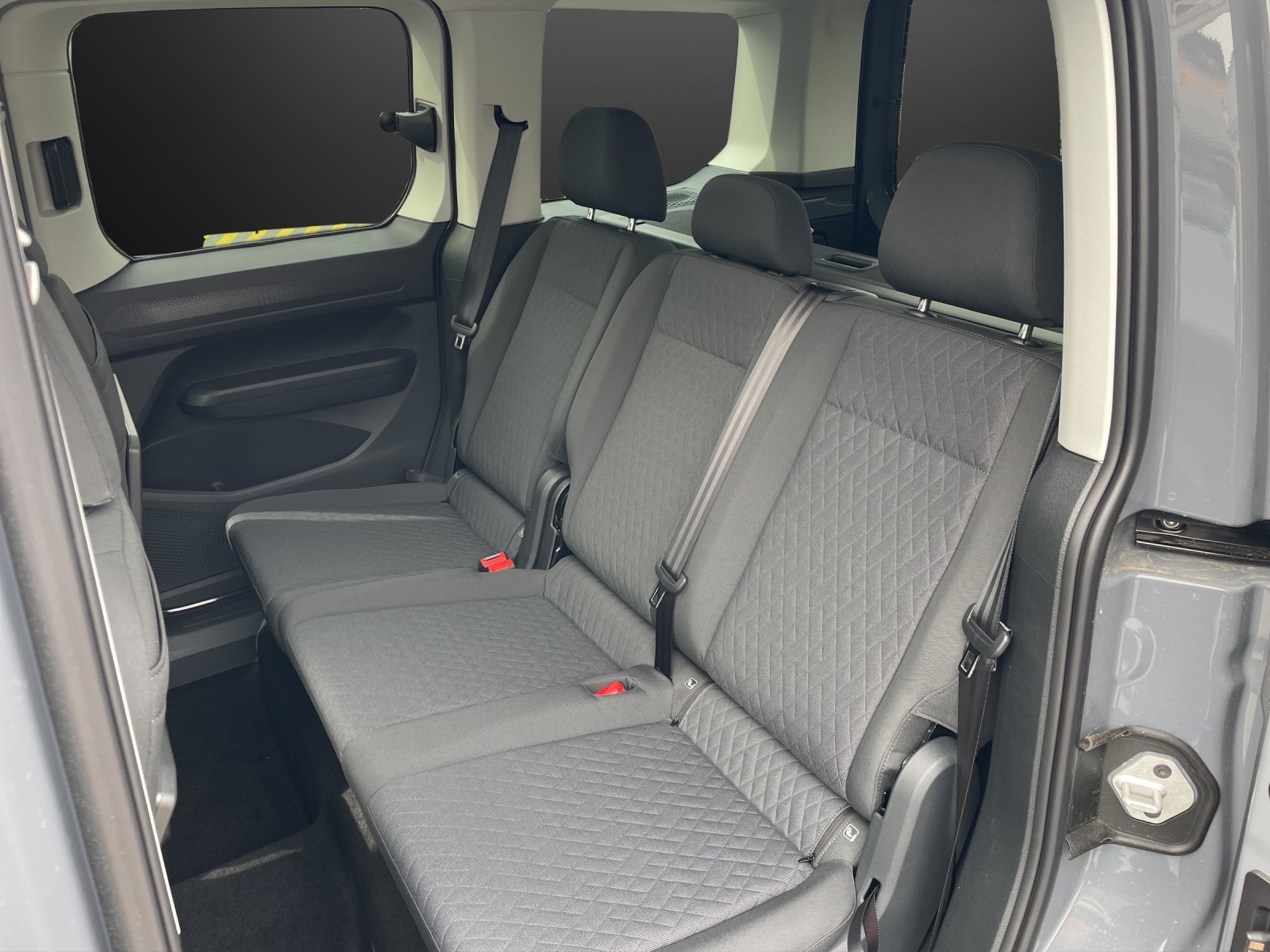 VW Caddy Dark Label 2.0 TDI 4Motion-image-8