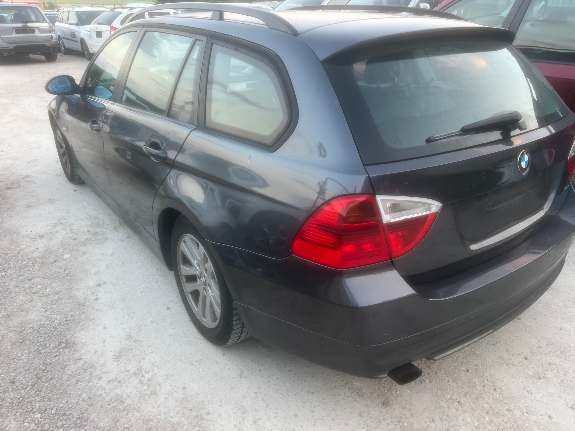 BMW 320i Touring Access Steptronic-image-4