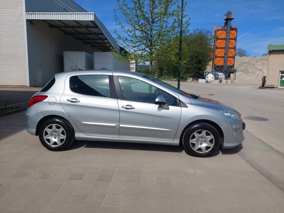 PEUGEOT 308 SW 1.6 16V VTI Trendy Automatic-image-2