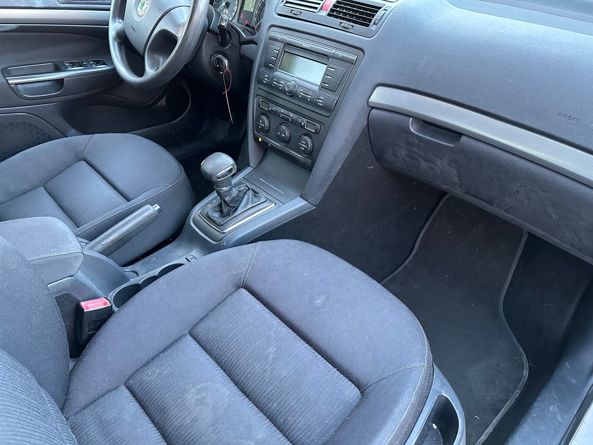 SKODA Octavia 2.0 FSI Elegance-image-8