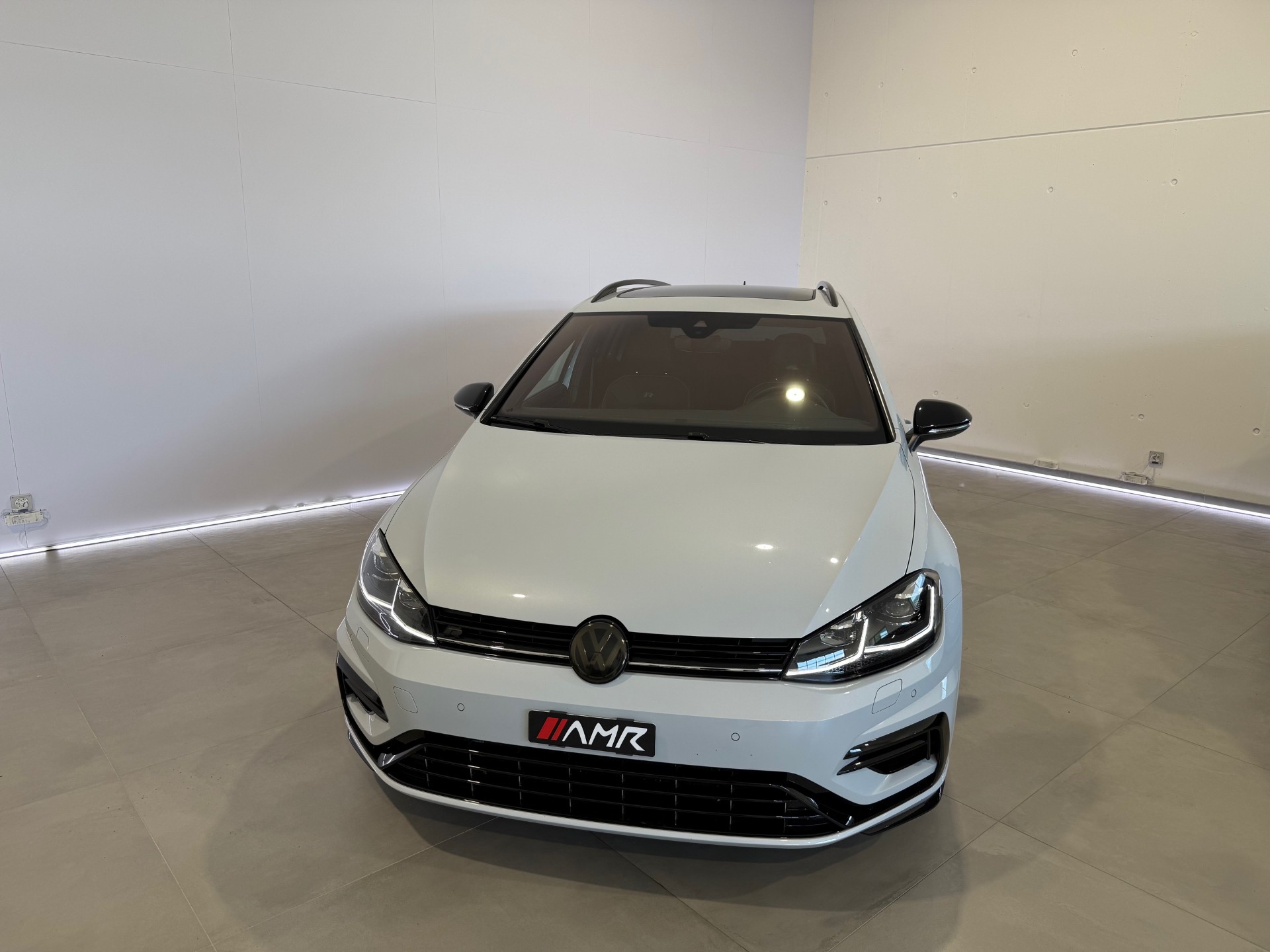 VW Golf Variant 2.0 TSI R 4Motion DSG-image-1