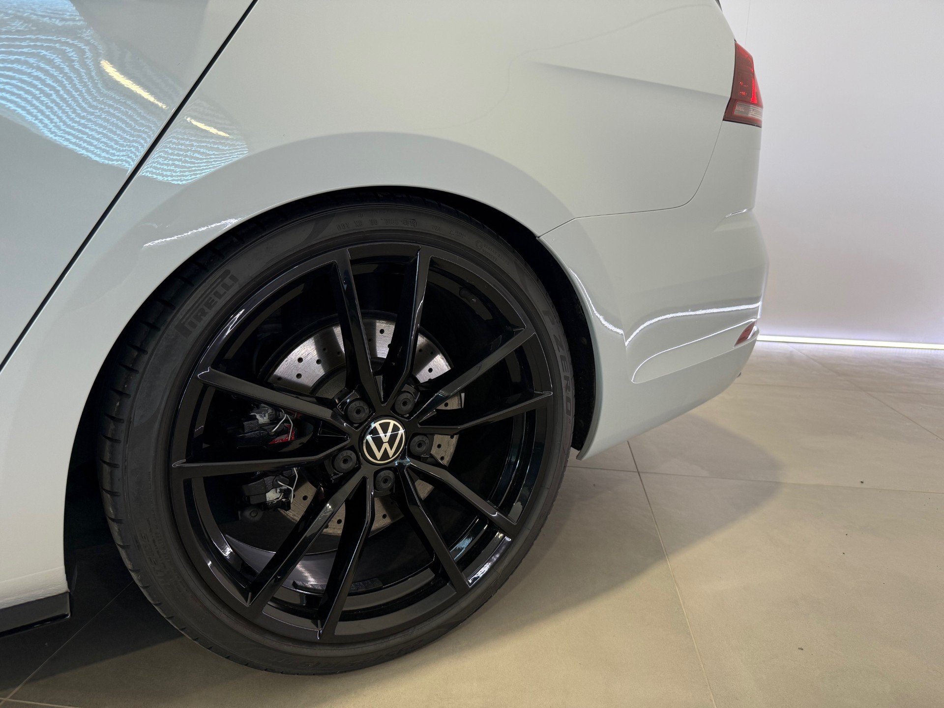VW Golf Variant 2.0 TSI R 4Motion DSG-image-5