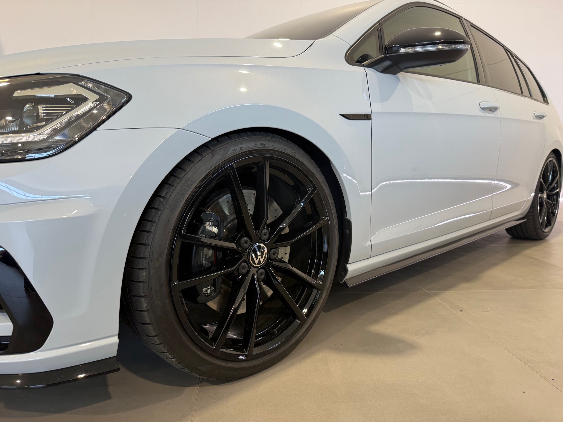 VW Golf Variant 2.0 TSI R 4Motion DSG-image-4