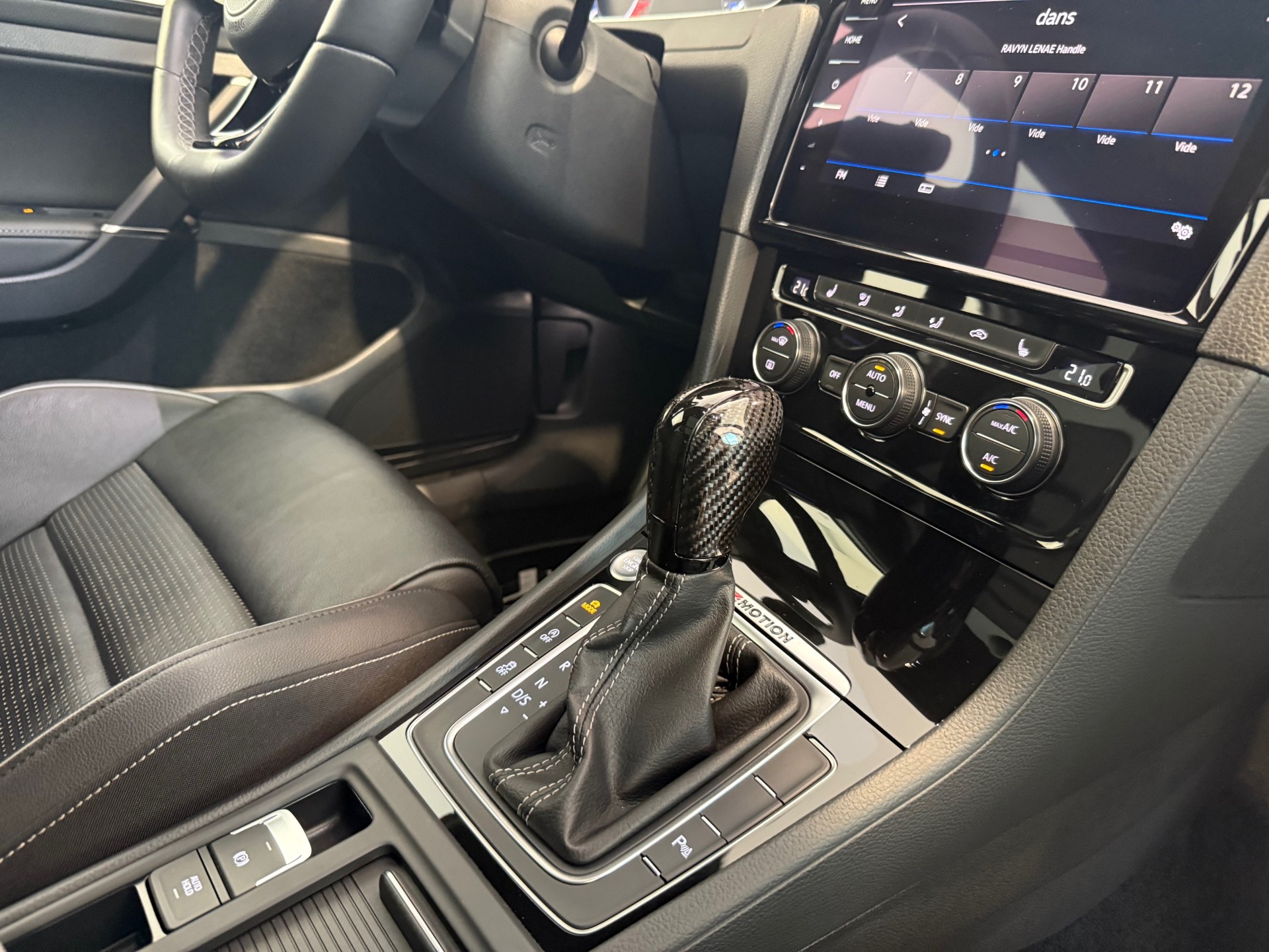 VW Golf Variant 2.0 TSI R 4Motion DSG-image-13
