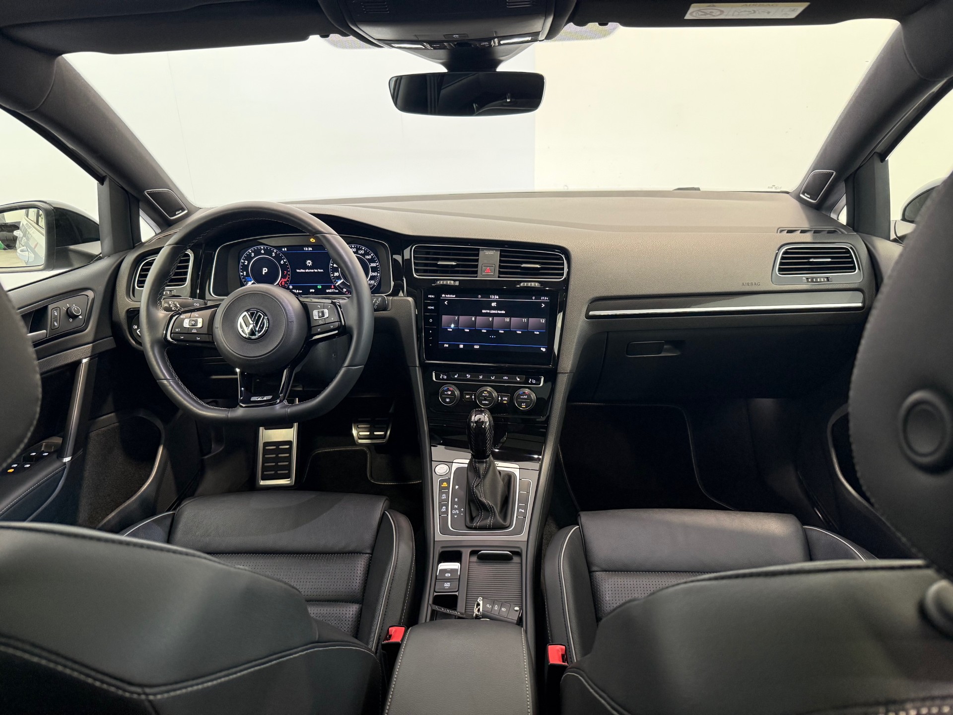 VW Golf Variant 2.0 TSI R 4Motion DSG-image-12