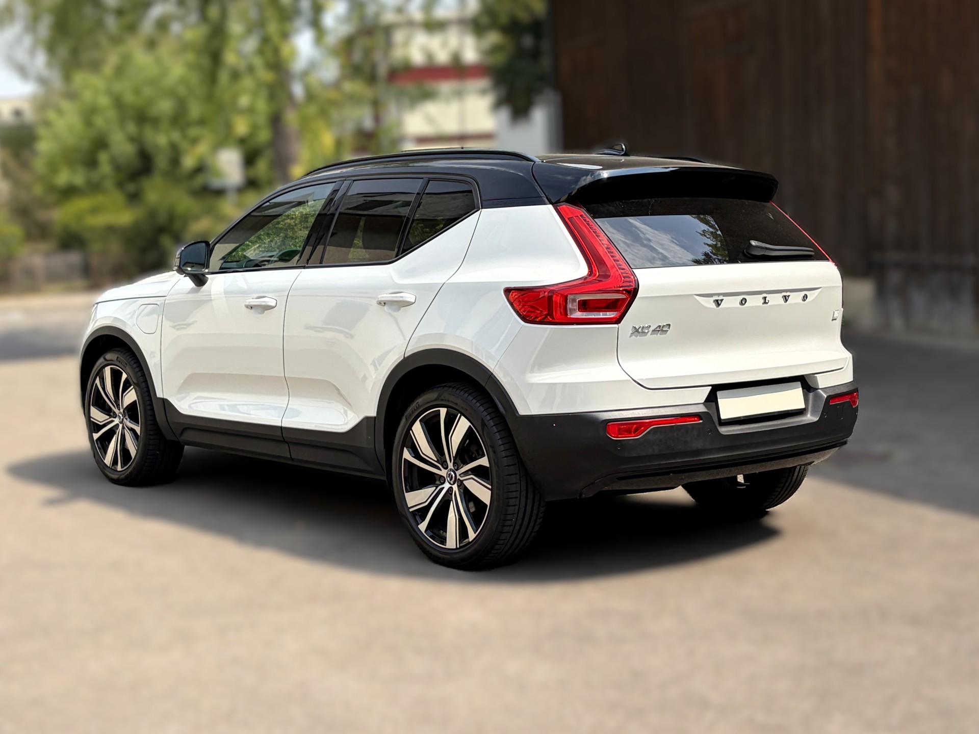 VOLVO 1.5 T5 TwE PHEV R-Design DCT-image-2