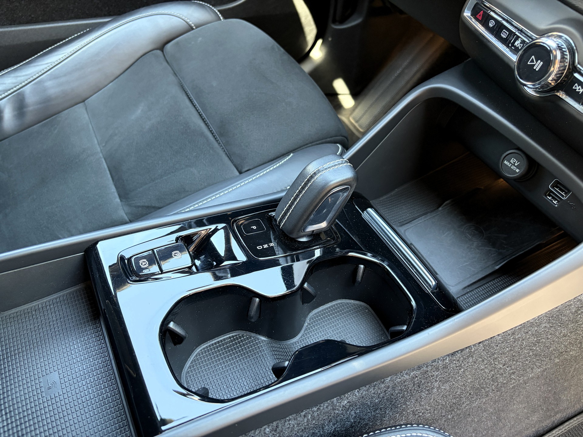 VOLVO 1.5 T5 TwE PHEV R-Design DCT-image-12