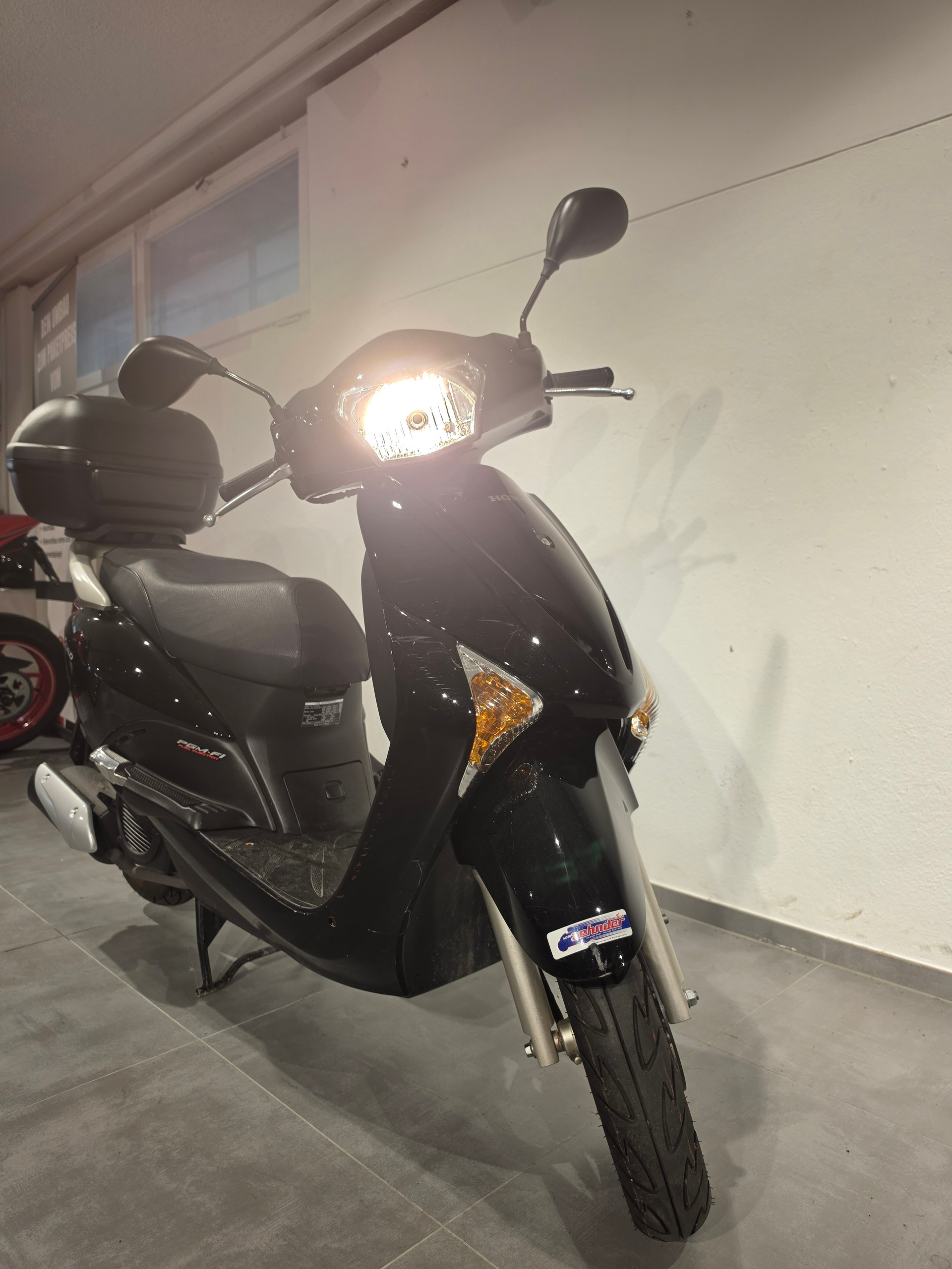 HONDA Lead 110-image-1