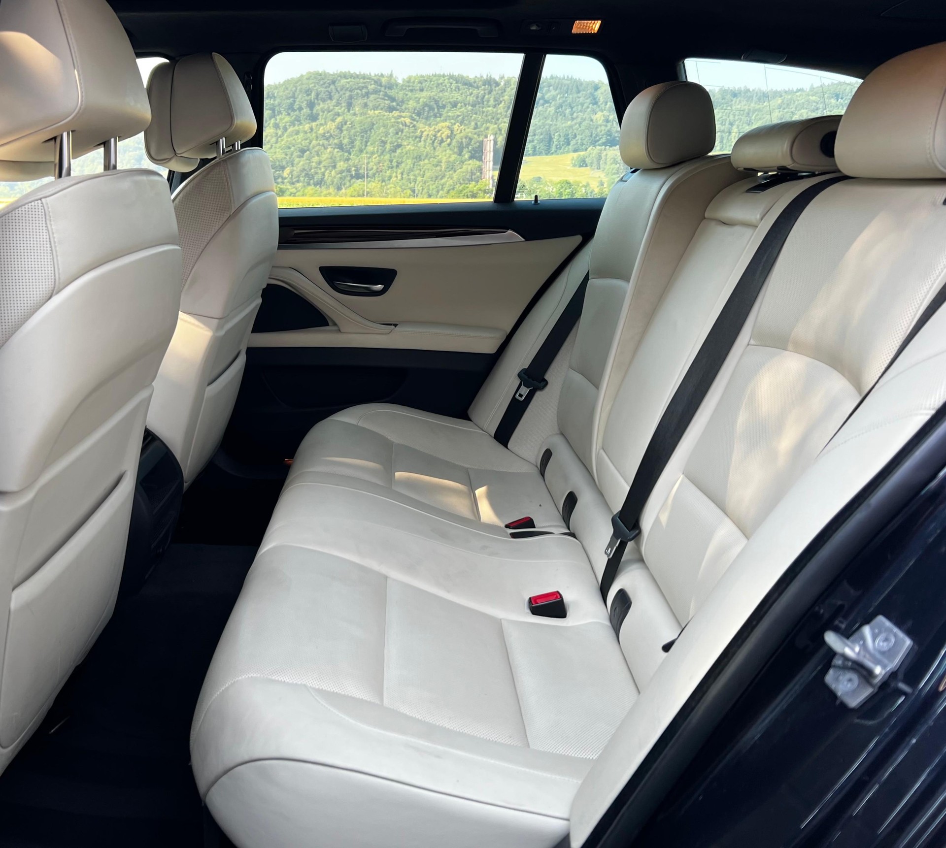 BMW 535d xDrive Touring Steptronic-image-12