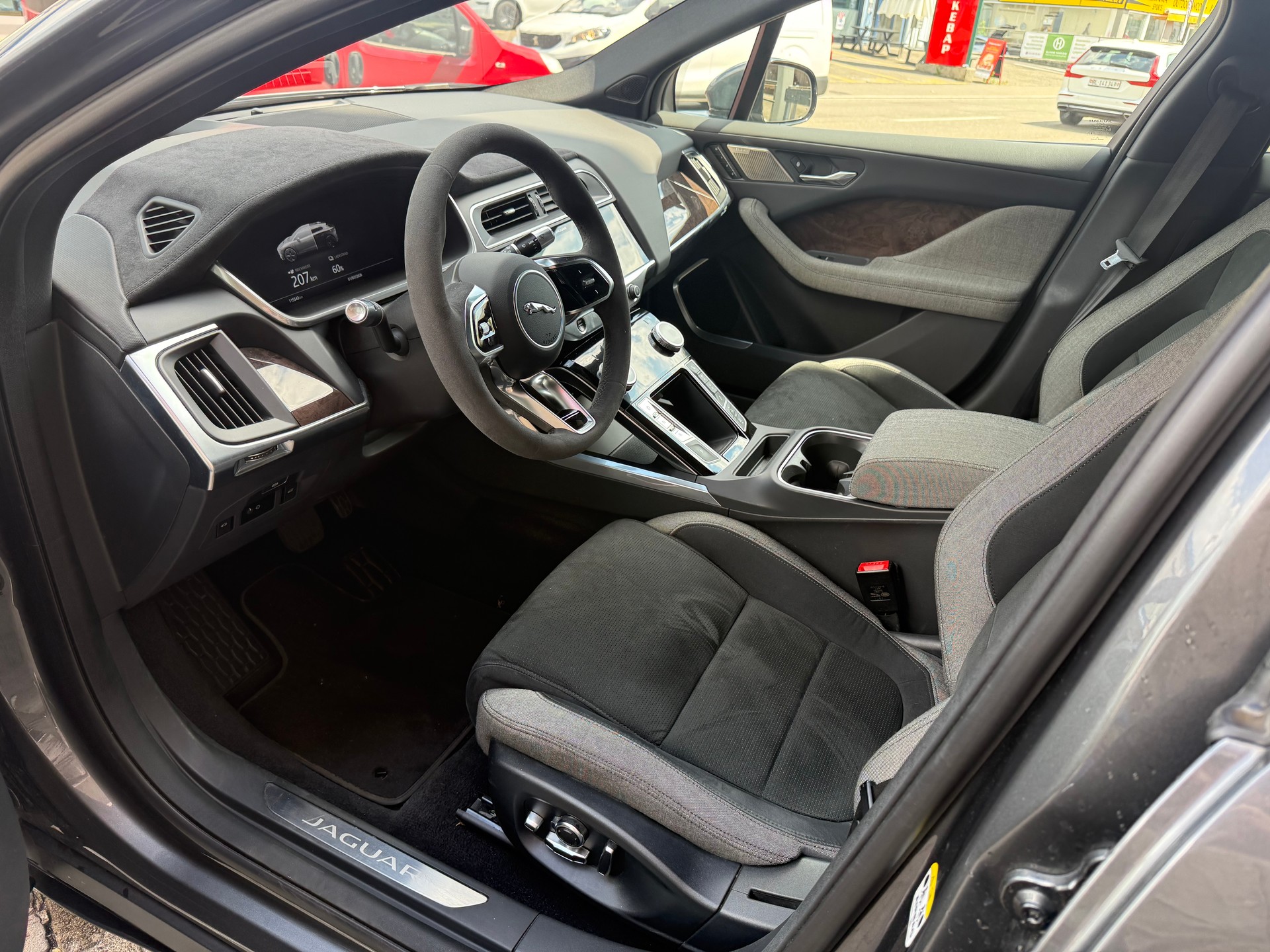 JAGUAR I-Pace EV400 HSE AWD-image-8