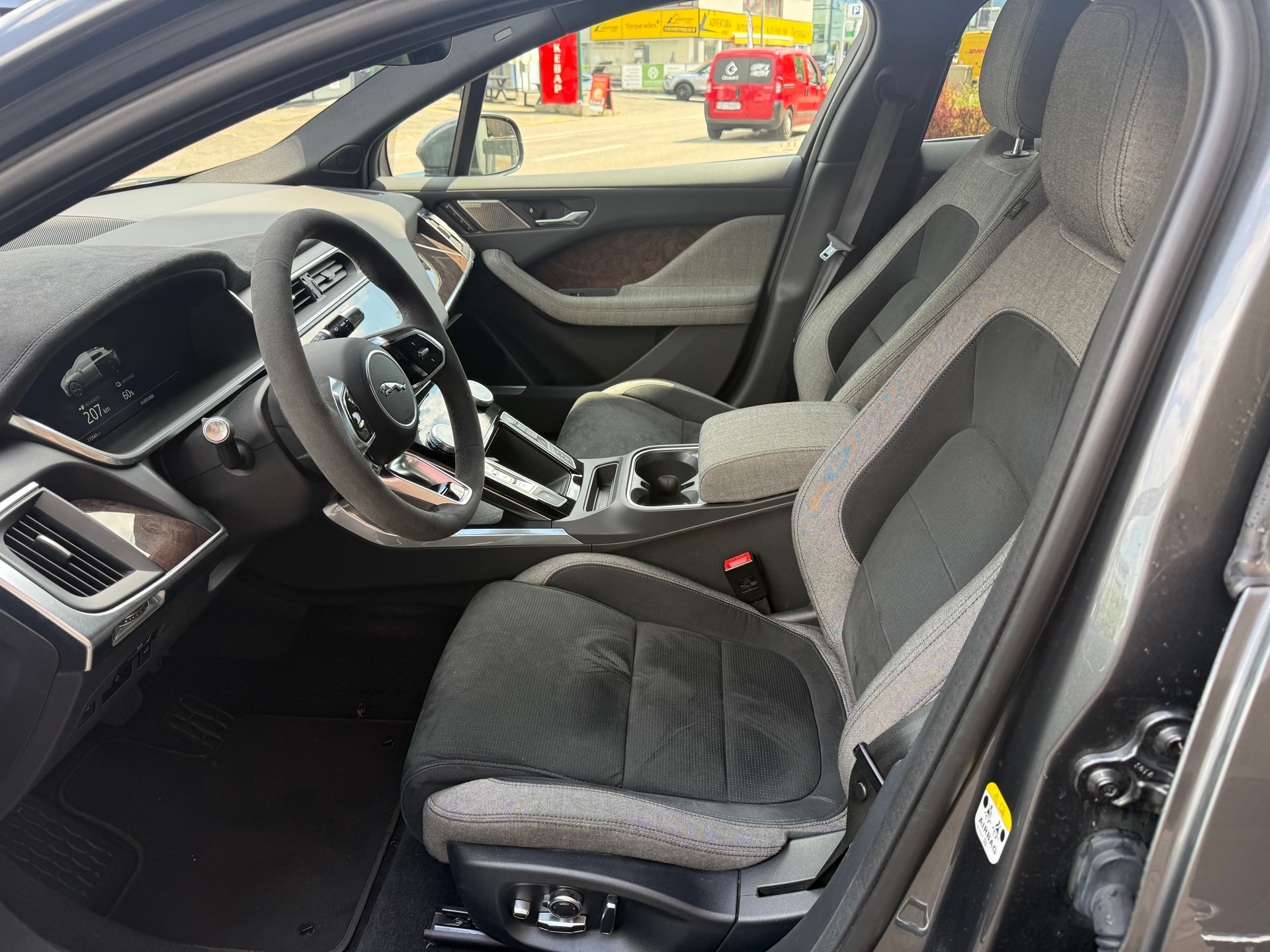 JAGUAR I-Pace EV400 HSE AWD-image-9