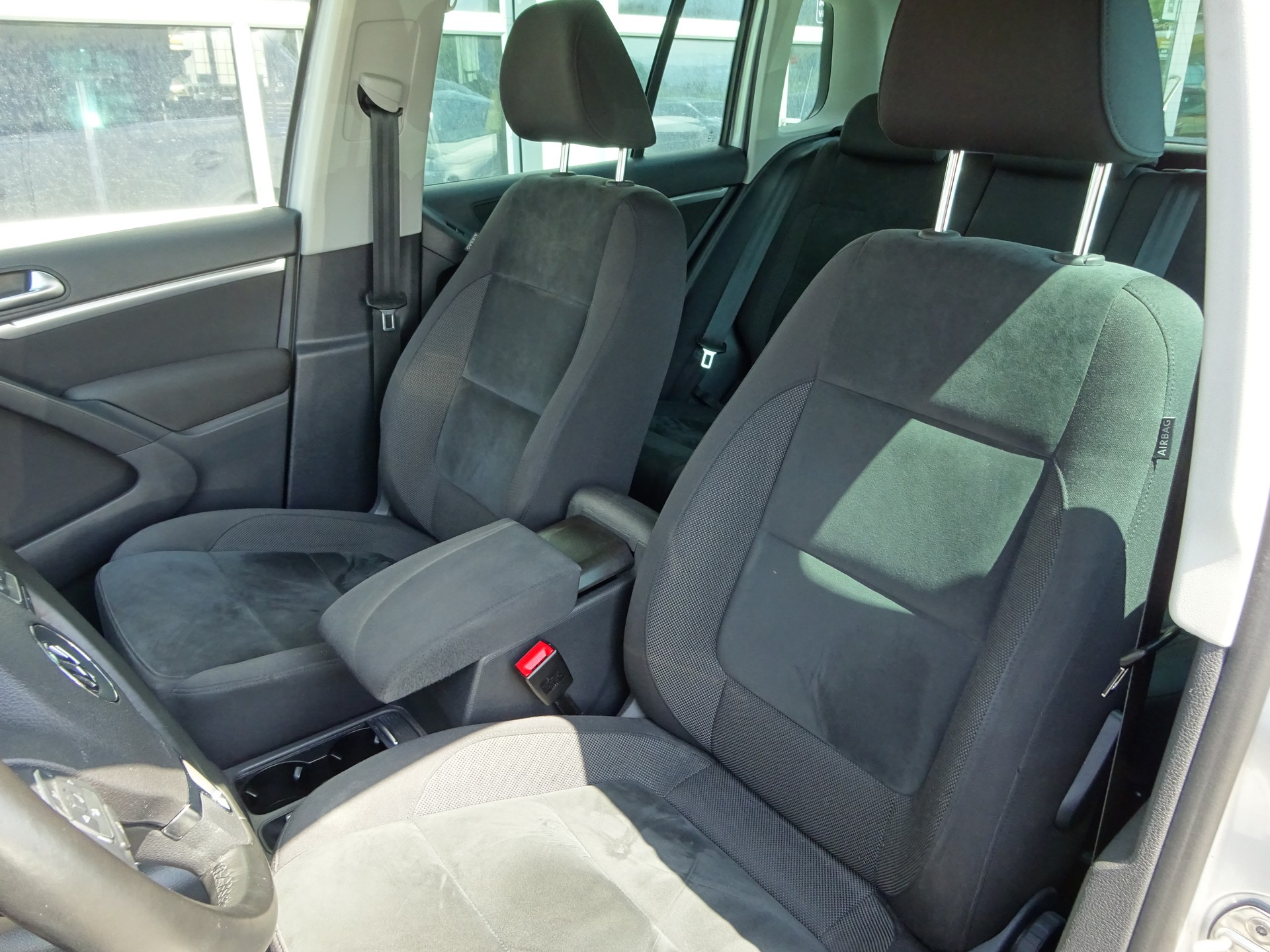 VW Tiguan 2.0 TDI BlueMotion Sport&Style 4Motion DSG-image-6