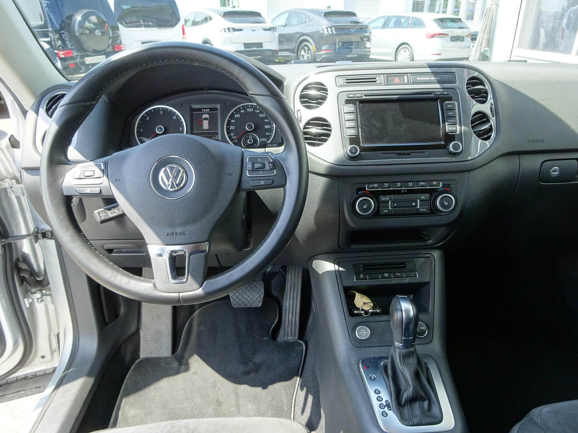 VW Tiguan 2.0 TDI BlueMotion Sport&Style 4Motion DSG-image-10