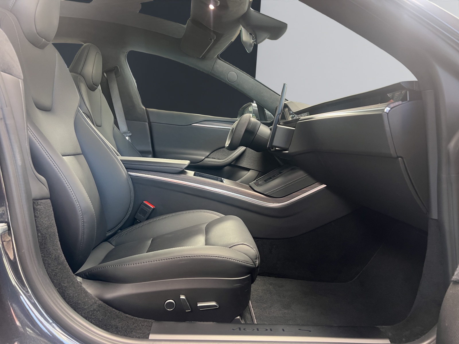 TESLA Model S-image-12