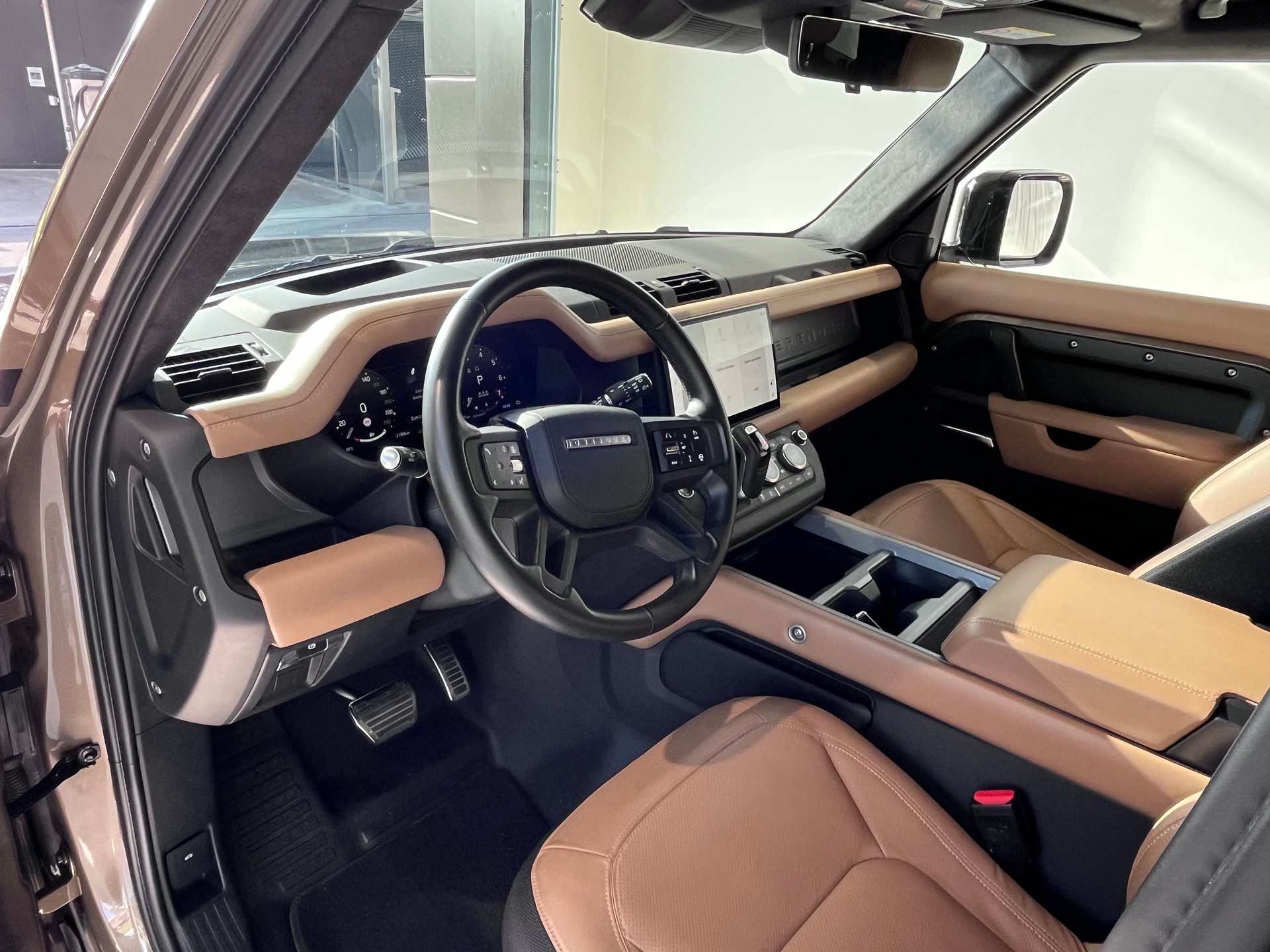 LAND ROVER Defender 110 425 V8 5.0 X AT8-image-4